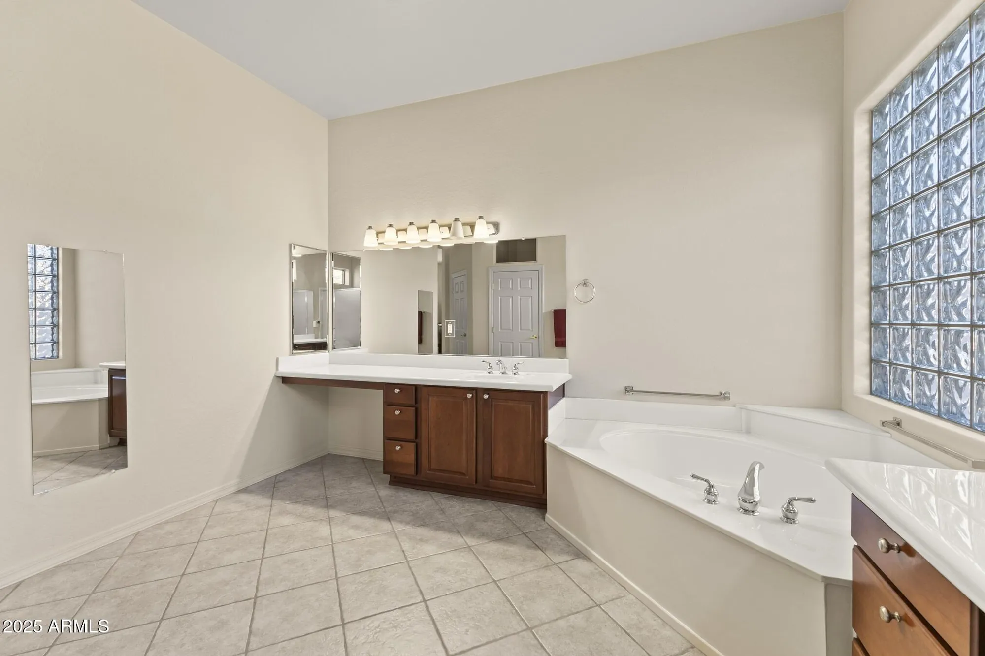 Property Slideshow image 21 of 49 | 16927 w desert blossom way, Surprise, AZ, 85387