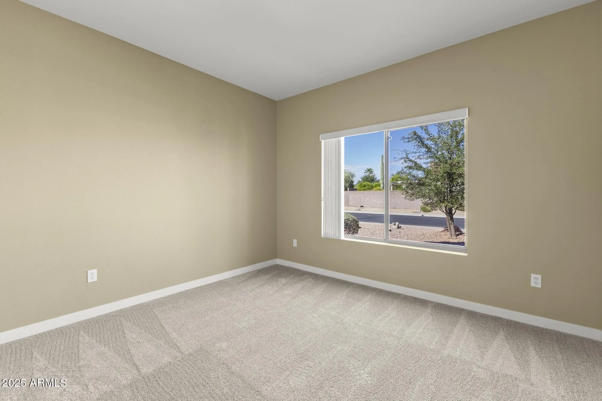 Property Slideshow image 19 of 40 | 17451 n saddle ridge dr, Surprise, AZ, 85374