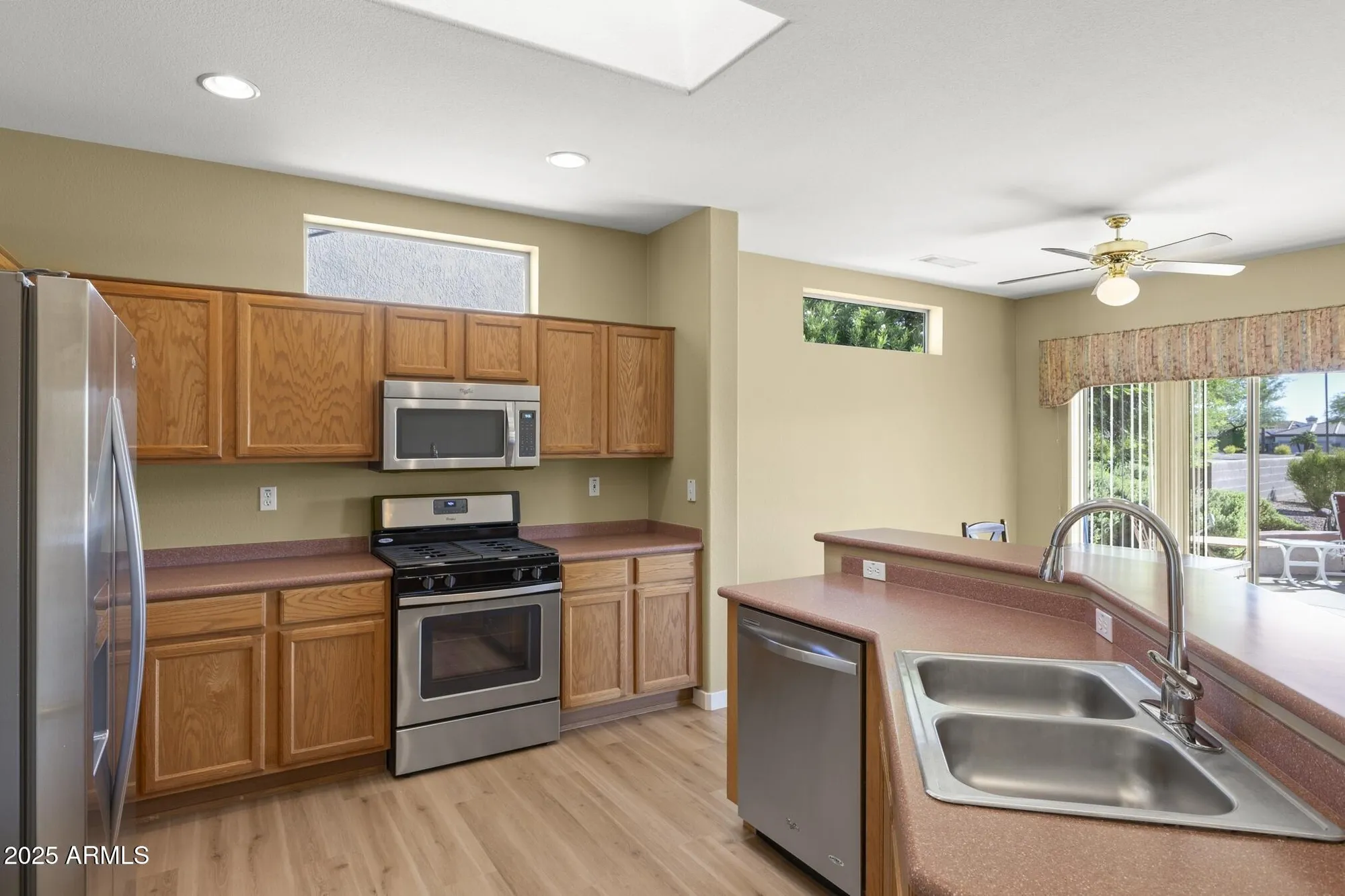 Property Slideshow image 8 of 40 | 17451 n saddle ridge dr, Surprise, AZ, 85374