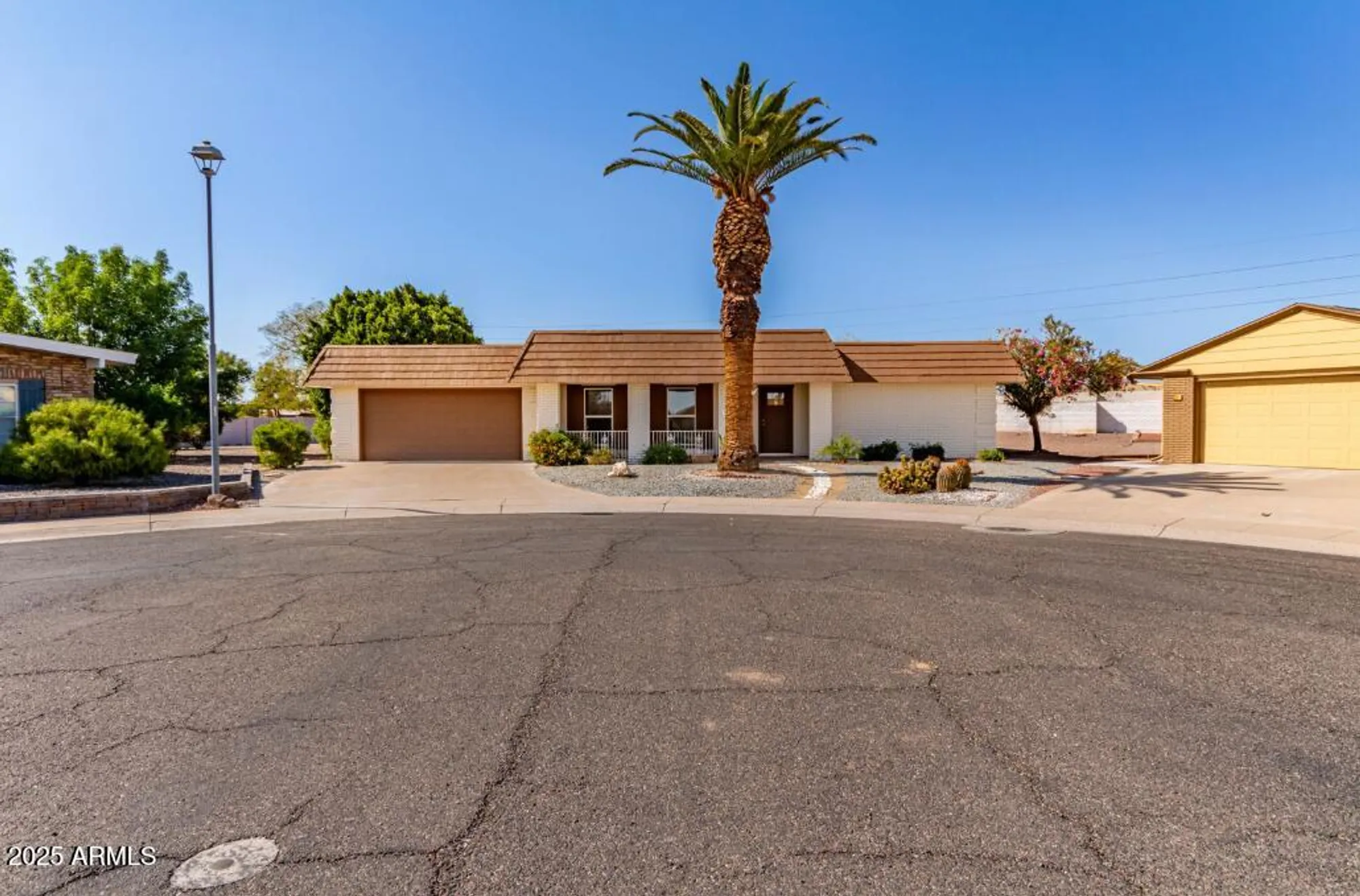 Property Slideshow image 1 of 36 | 16853 n meadow park dr, Sun City, AZ, 85351