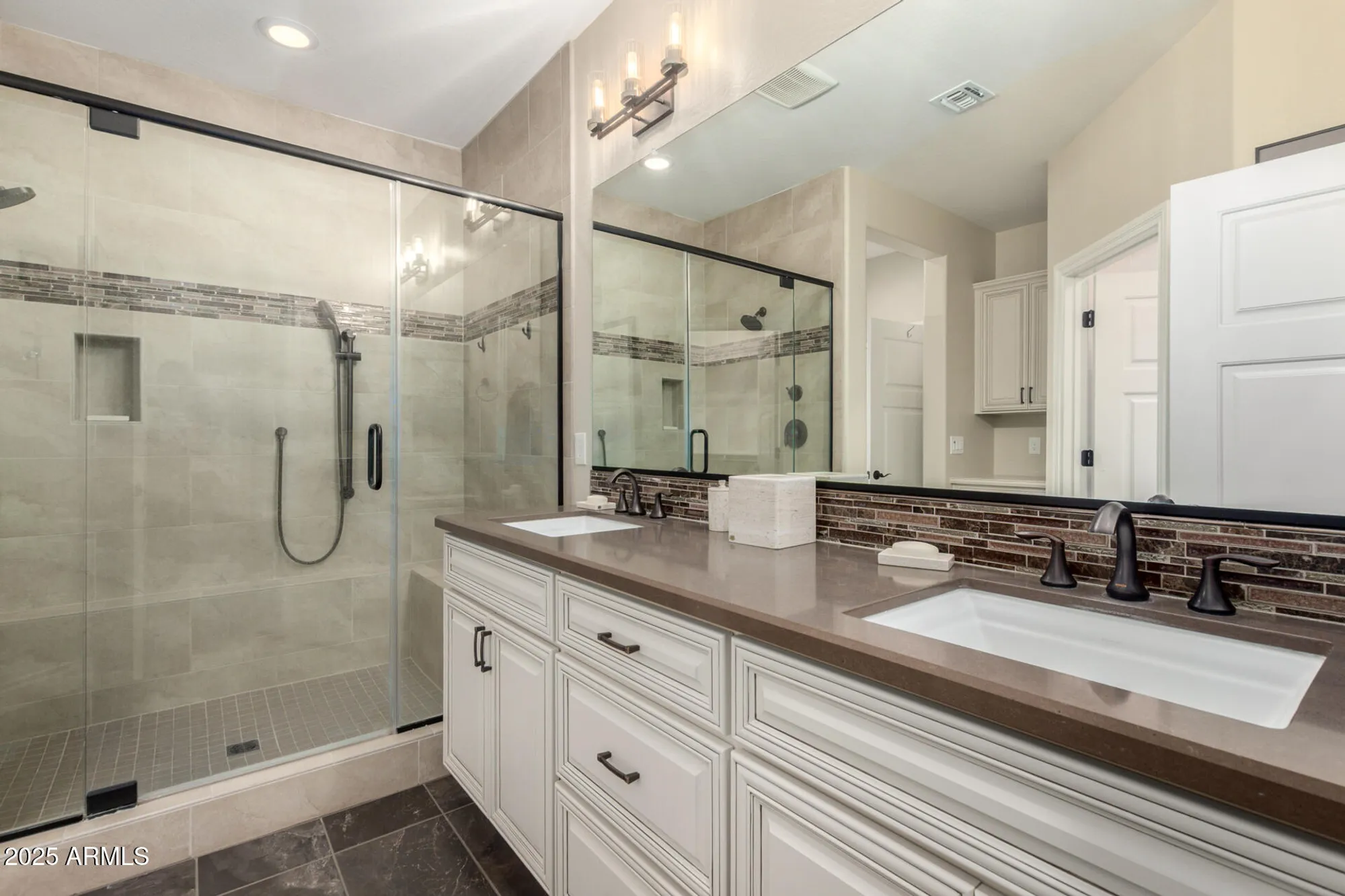 Property Slideshow image 10 of 36 | 943 e cobble stone dr, Queen Creek, AZ, 85140