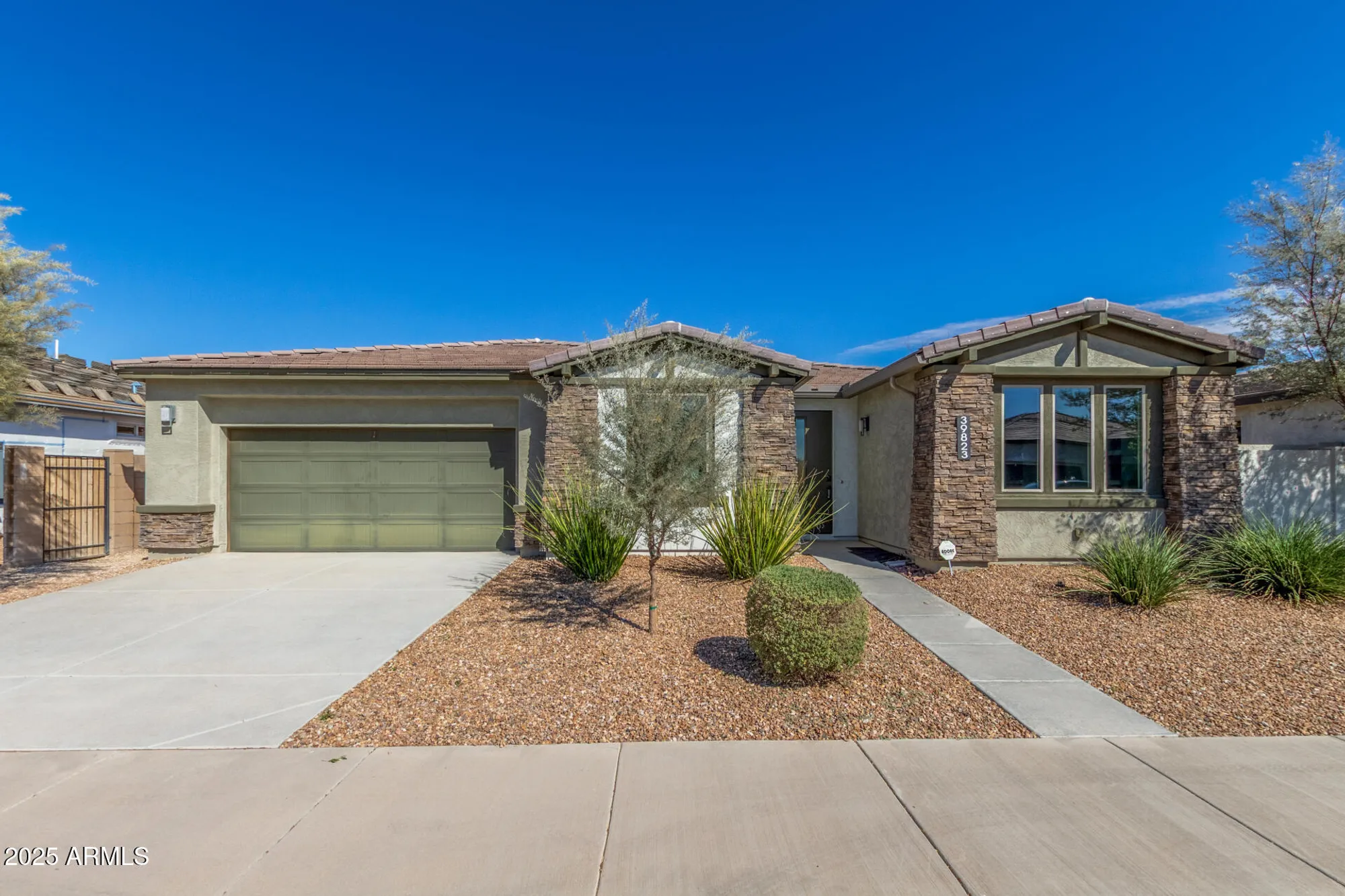 Property Slideshow image 1 of 27 | 39823 n collins ln, San Tan Valley, AZ, 85140