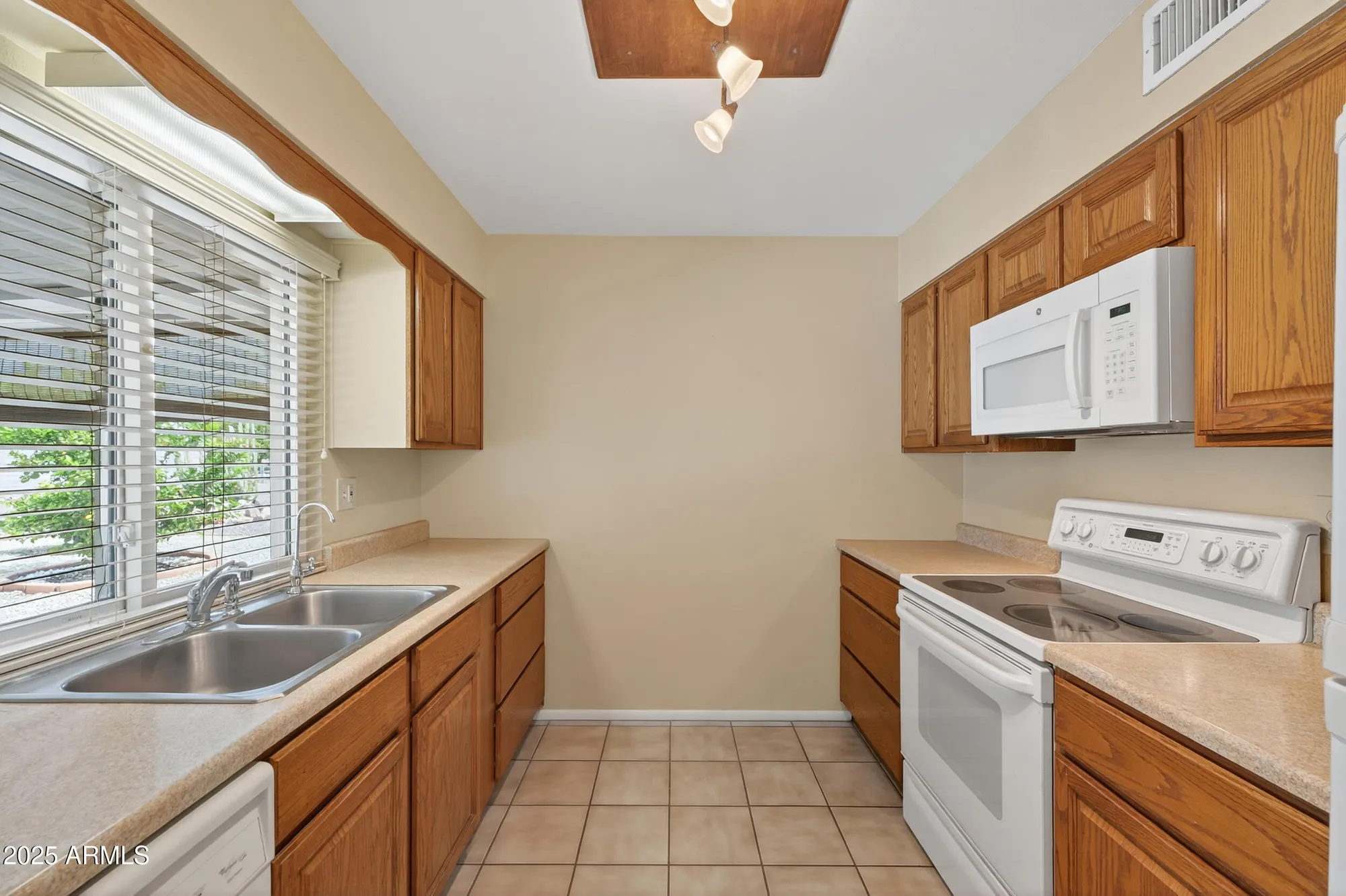 Property Slideshow image 10 of 46 | 16829 n orchard hills dr, Sun City, AZ, 85351