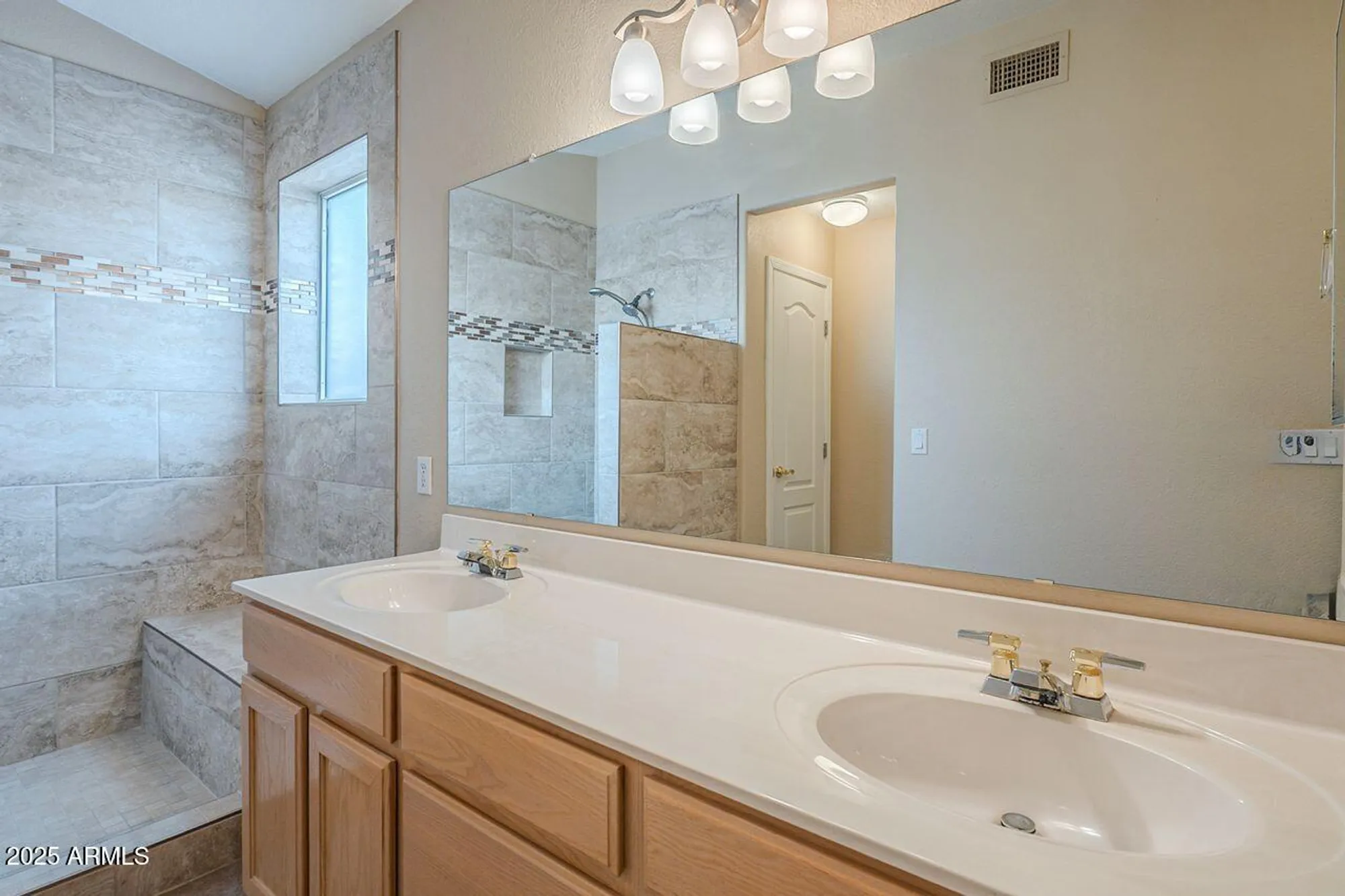 Property Slideshow image 12 of 60 | 10722 w irma ln, Peoria, AZ, 85373