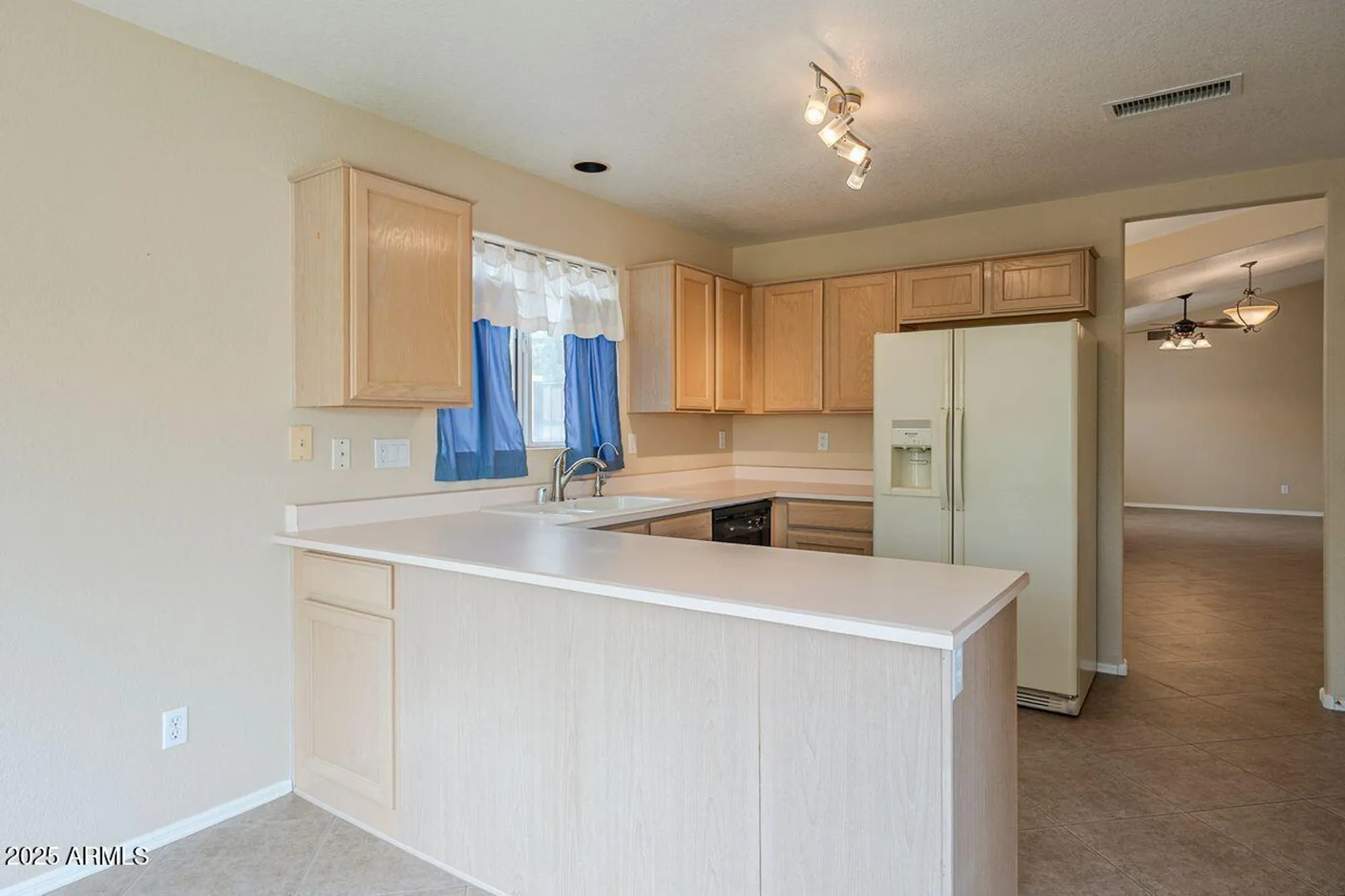 Property Slideshow image 25 of 60 | 10722 w irma ln, Peoria, AZ, 85373