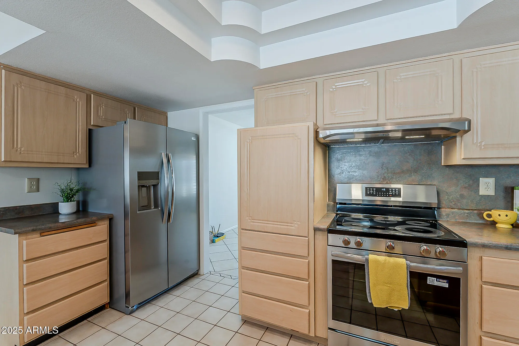 Property Slideshow image 10 of 38 | 10514 w willow creek cir, Sun City, AZ, 85373