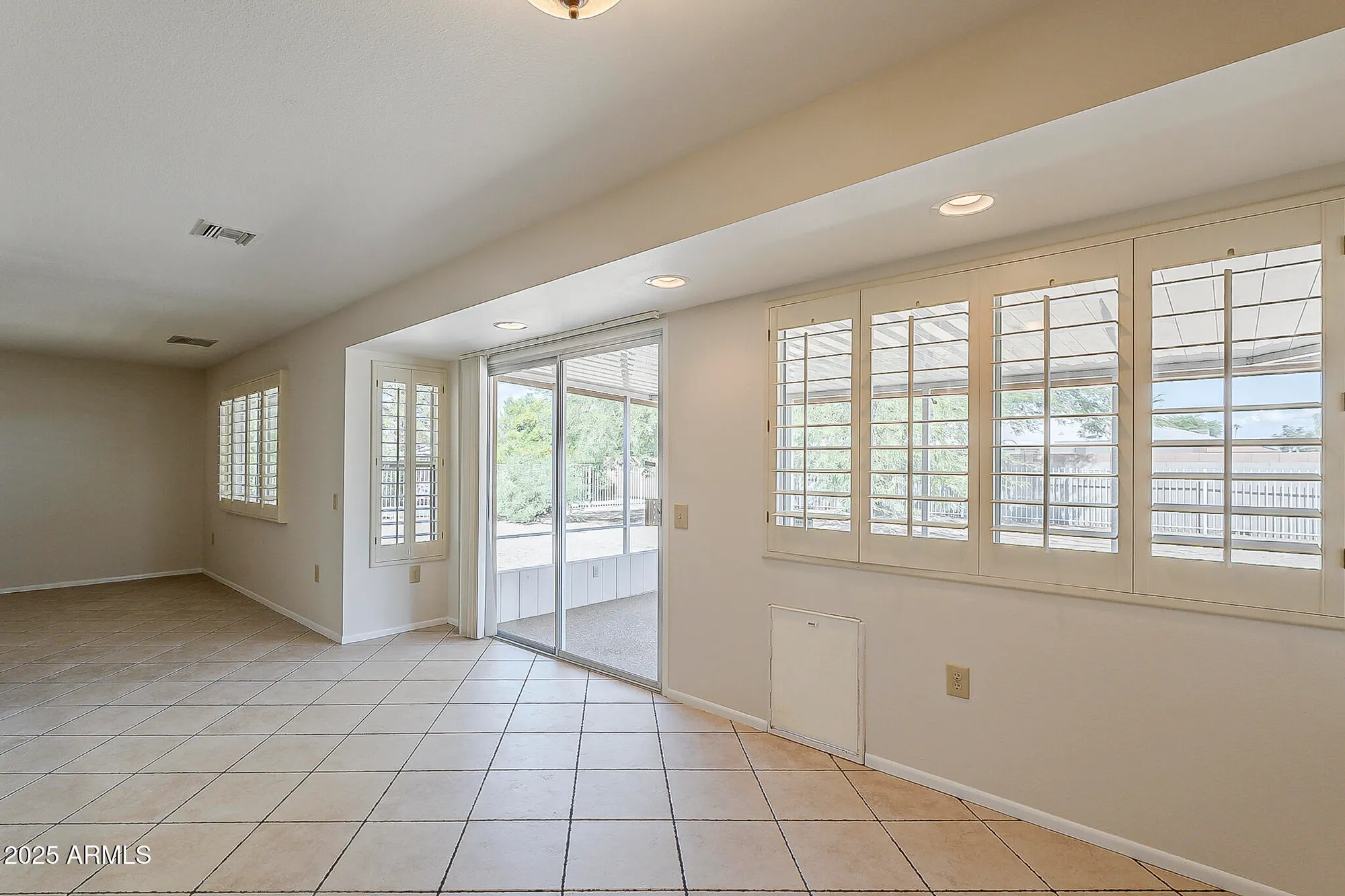 Property Slideshow image 18 of 38 | 10514 w willow creek cir, Sun City, AZ, 85373