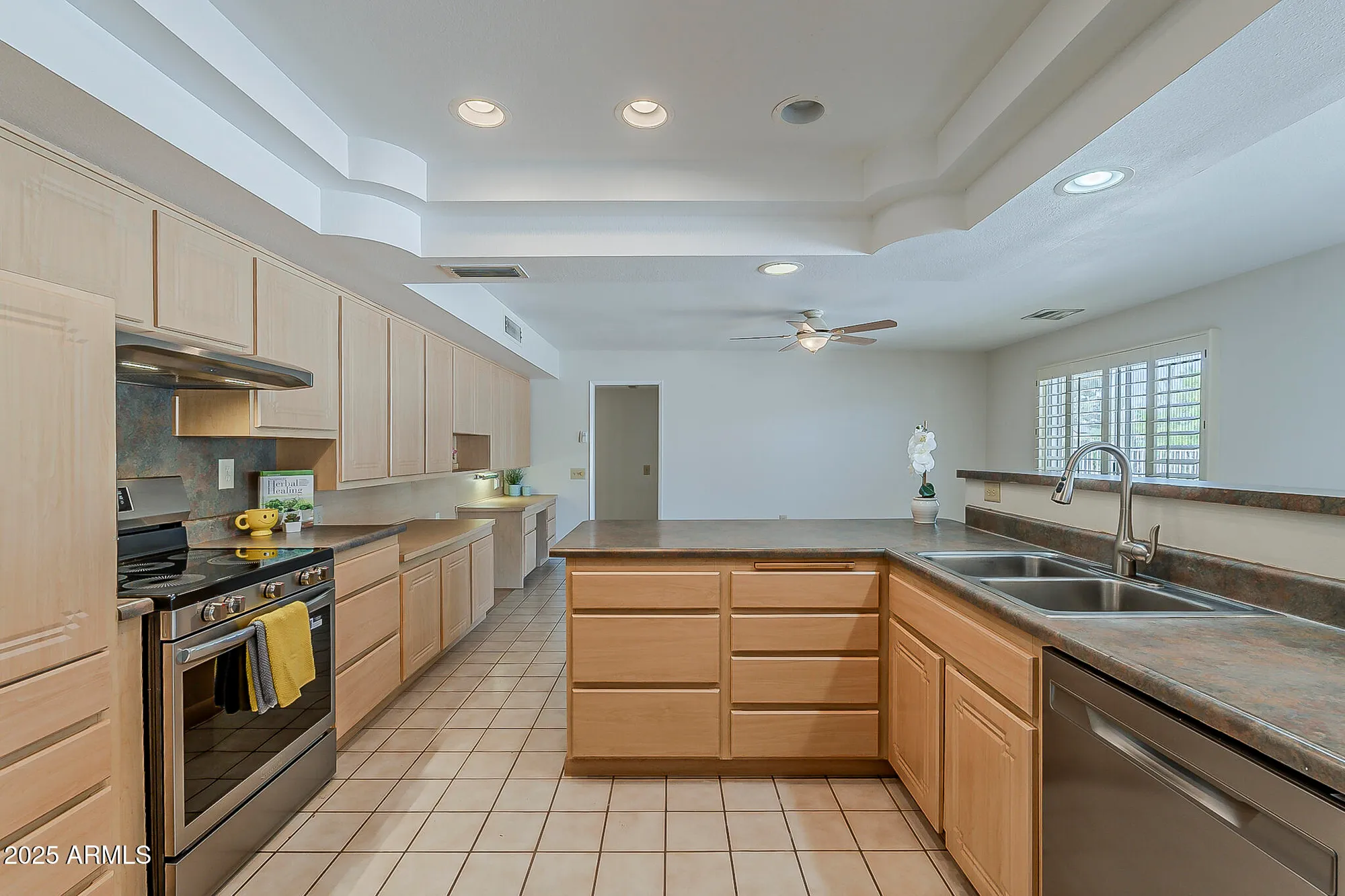 Property Slideshow image 11 of 38 | 10514 w willow creek cir, Sun City, AZ, 85373