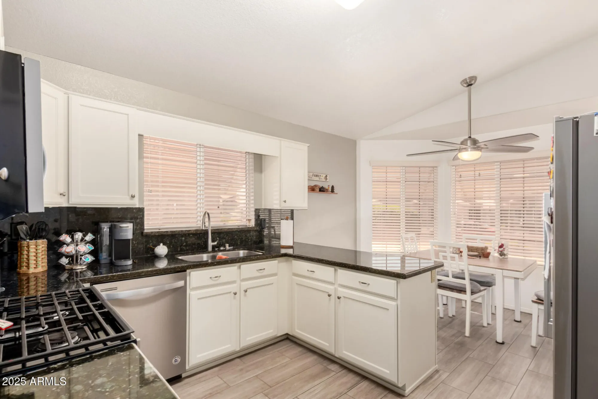 Property Slideshow image 3 of 18 | 10630 w mohawk ln, Peoria, AZ, 85382