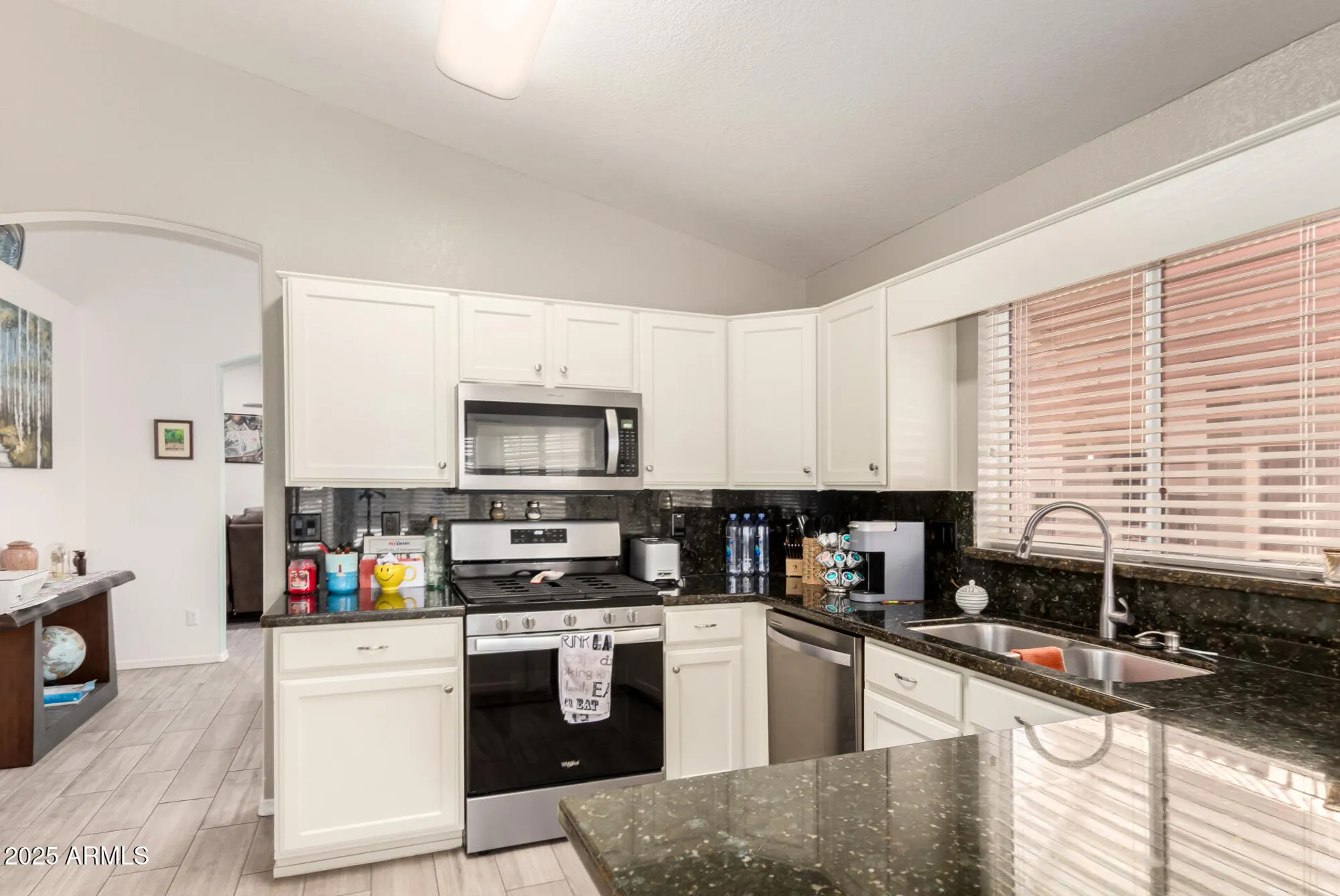 Property Slideshow image 4 of 18 | 10630 w mohawk ln, Peoria, AZ, 85382