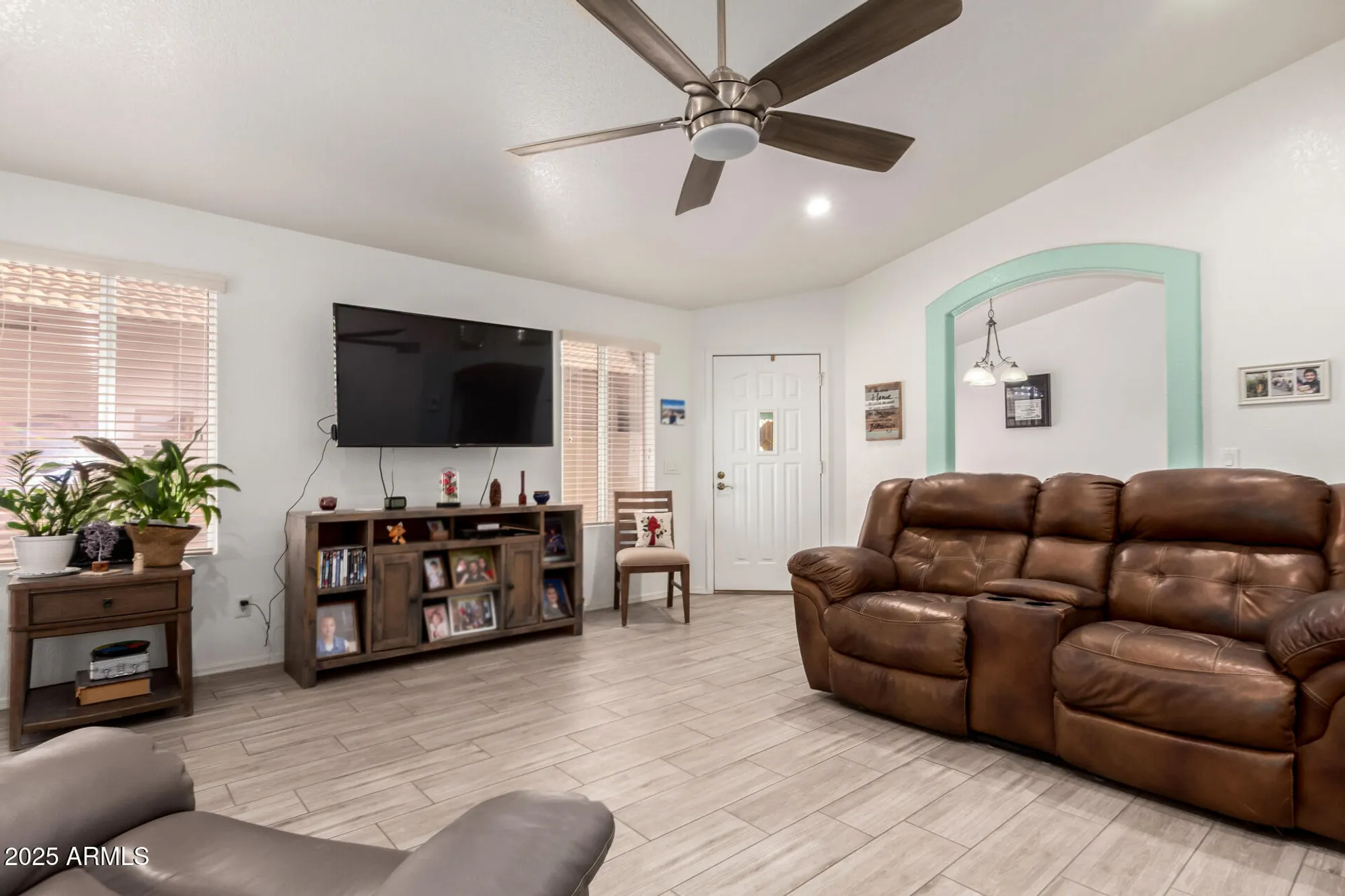 Property Slideshow image 6 of 18 | 10630 w mohawk ln, Peoria, AZ, 85382