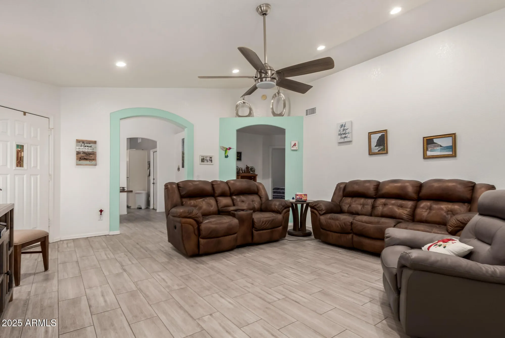 Property Slideshow image 7 of 18 | 10630 w mohawk ln, Peoria, AZ, 85382