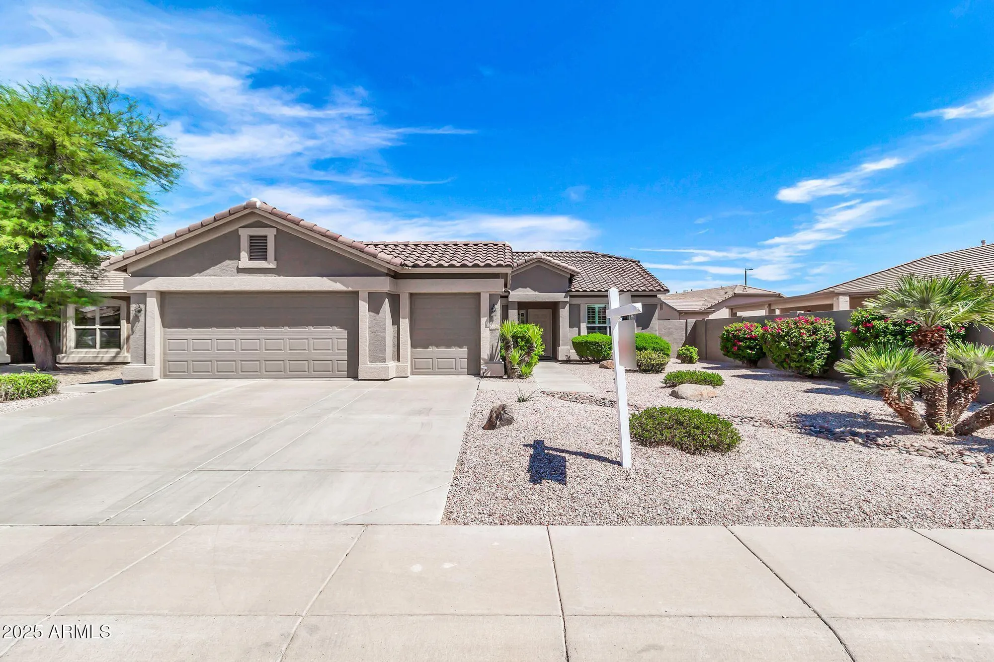 Property Slideshow image 2 of 30 | 3624 e county down dr, Chandler, AZ, 85249