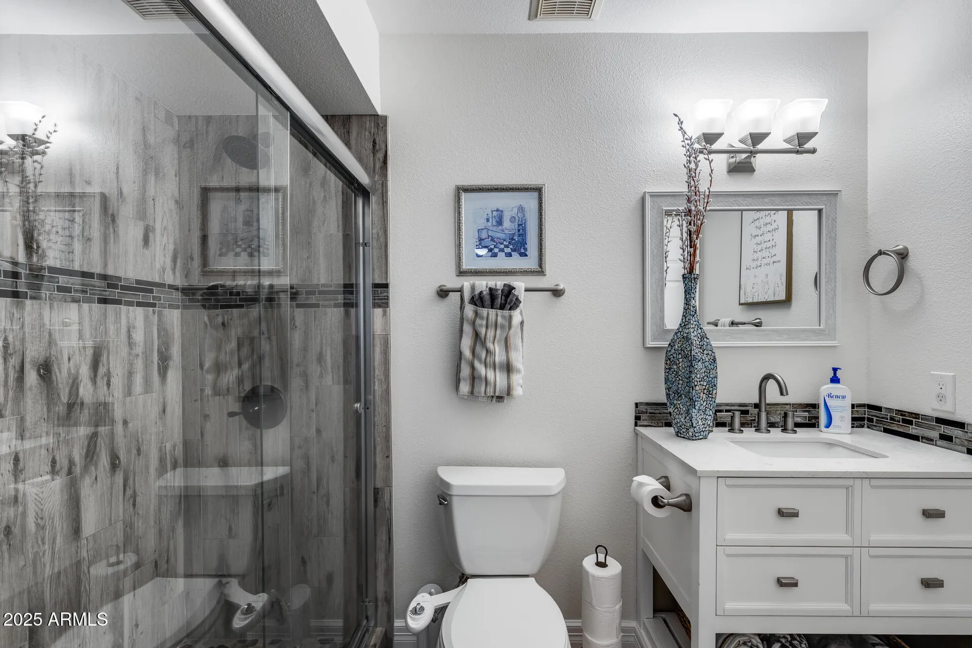 Property Slideshow image 15 of 26 | 18725 n 92nd dr, Peoria, AZ, 85382