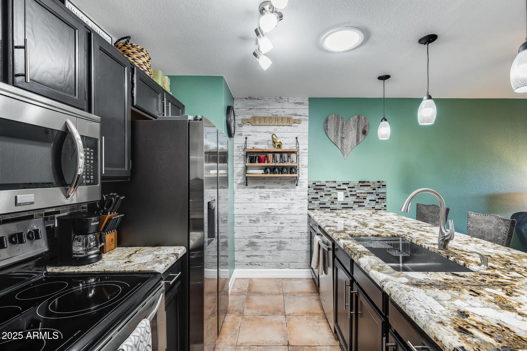 Property Slideshow image 7 of 26 | 18725 n 92nd dr, Peoria, AZ, 85382