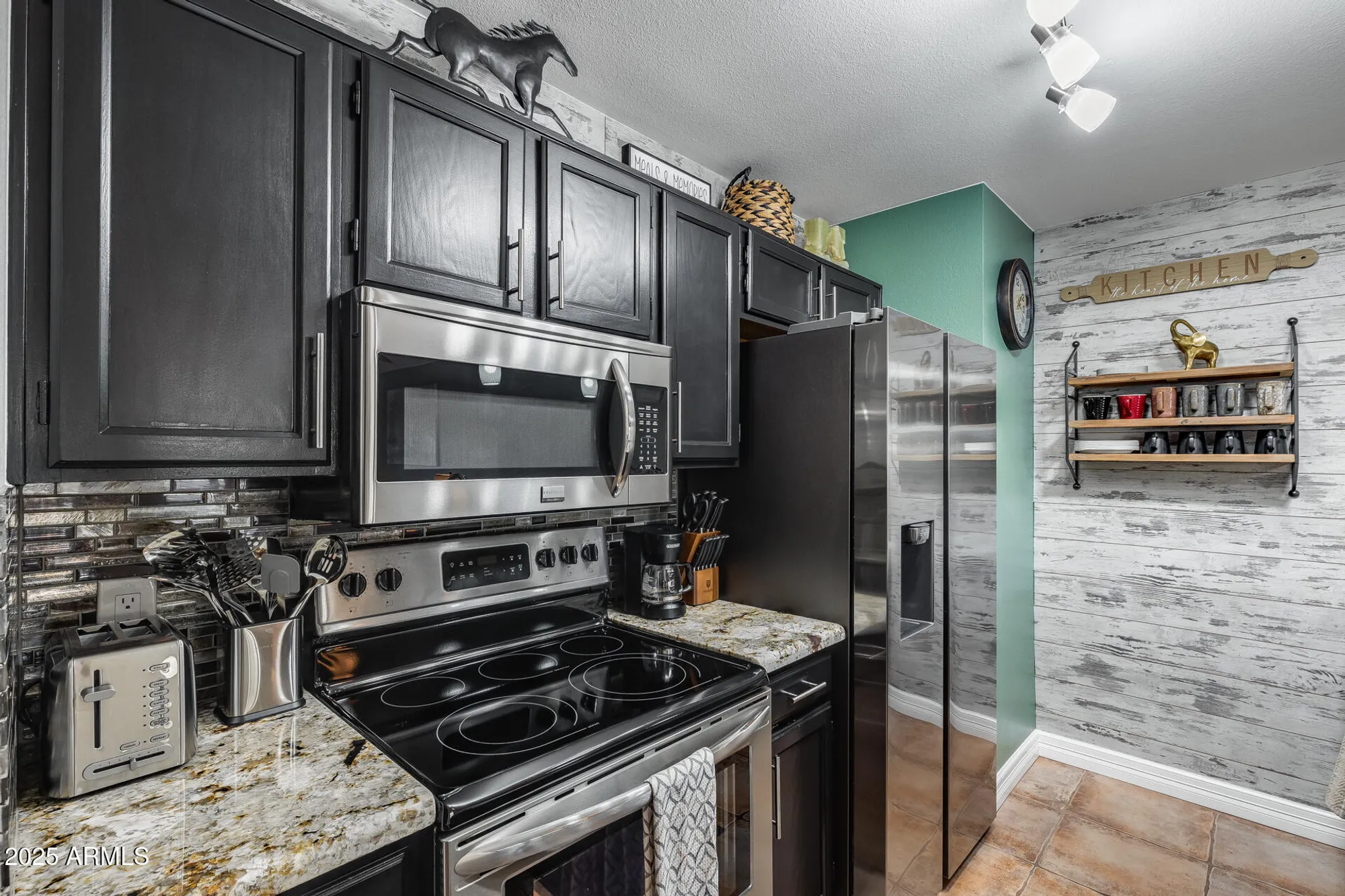 Property Slideshow image 5 of 26 | 18725 n 92nd dr, Peoria, AZ, 85382