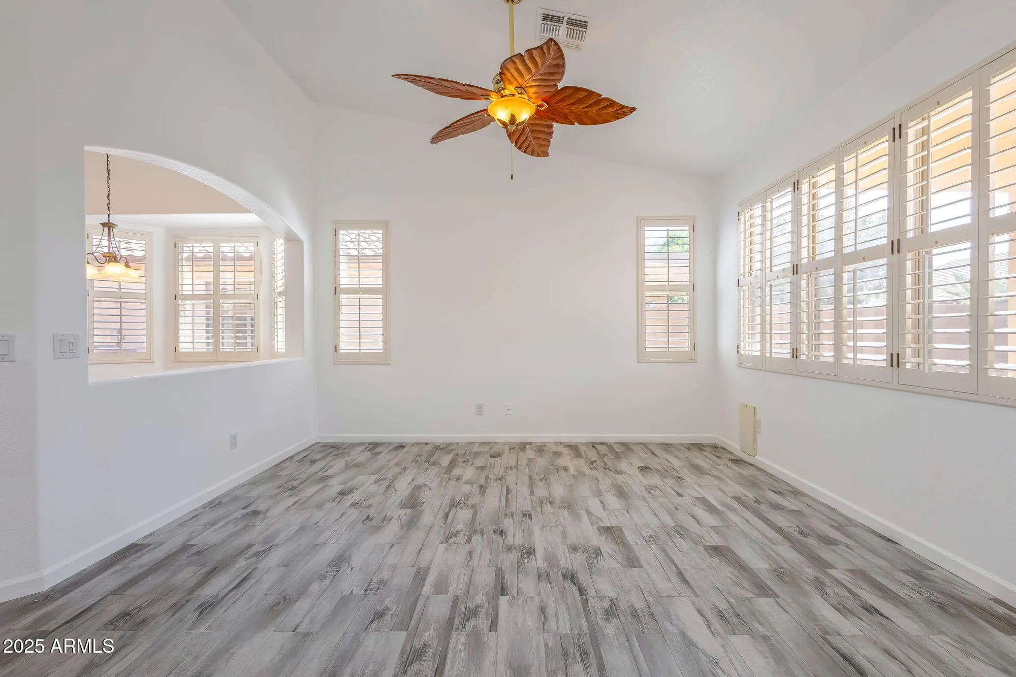 Property Slideshow image 10 of 35 | 18083 w douglas way, Surprise, AZ, 85374