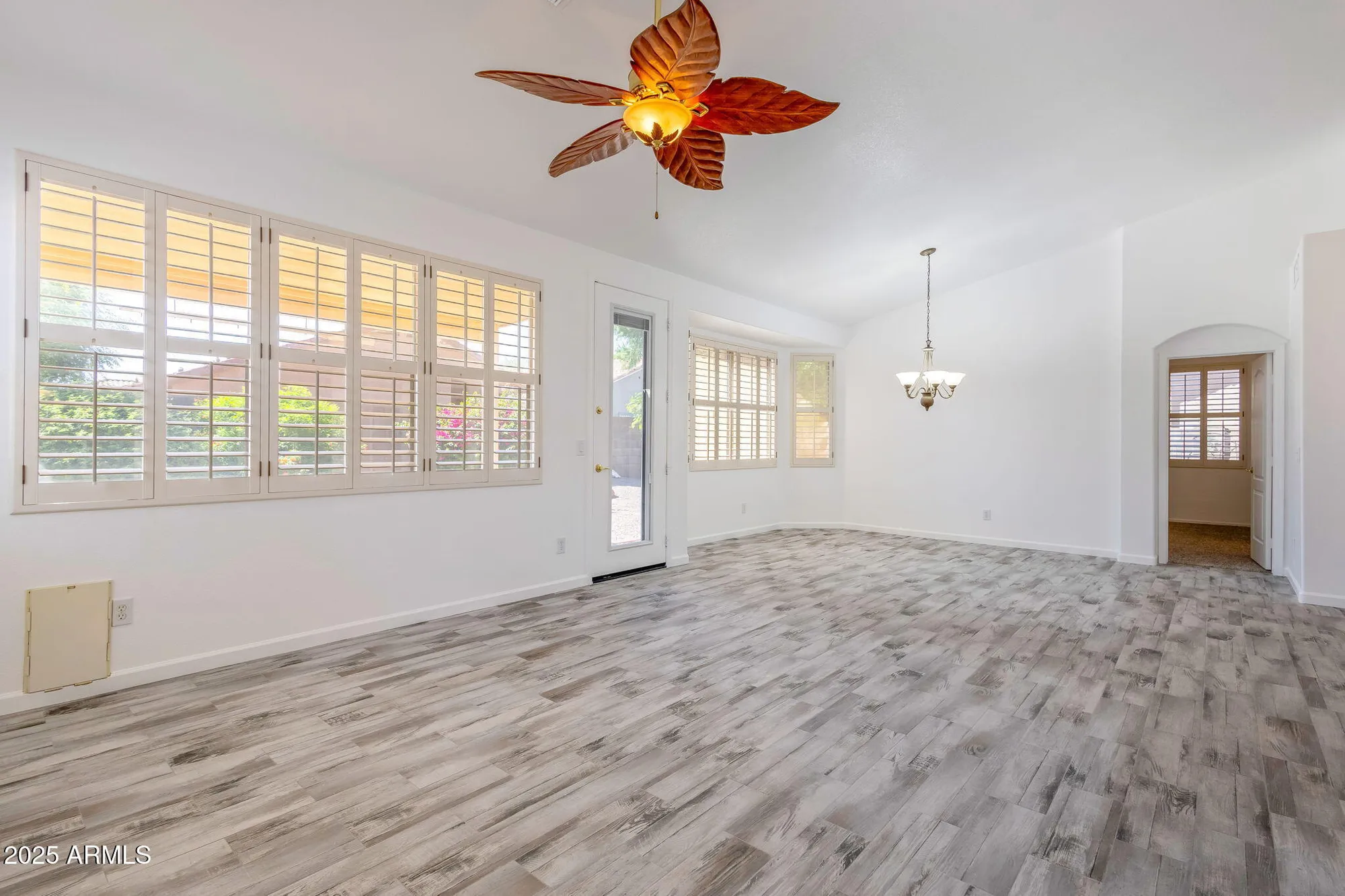 Property Slideshow image 11 of 35 | 18083 w douglas way, Surprise, AZ, 85374