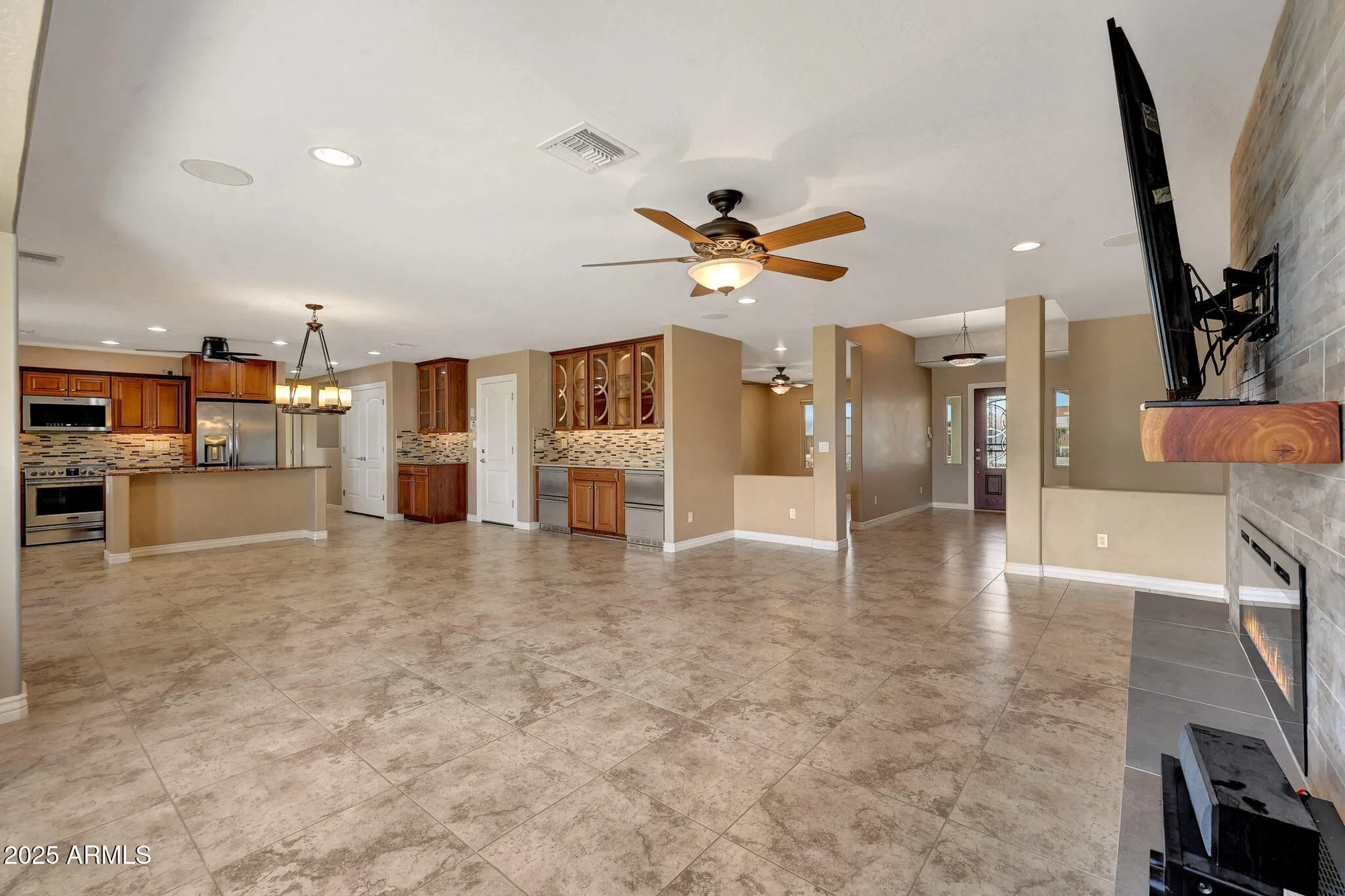 Property Slideshow image 16 of 73 | 19835 n 100th dr, Sun City, AZ, 85373