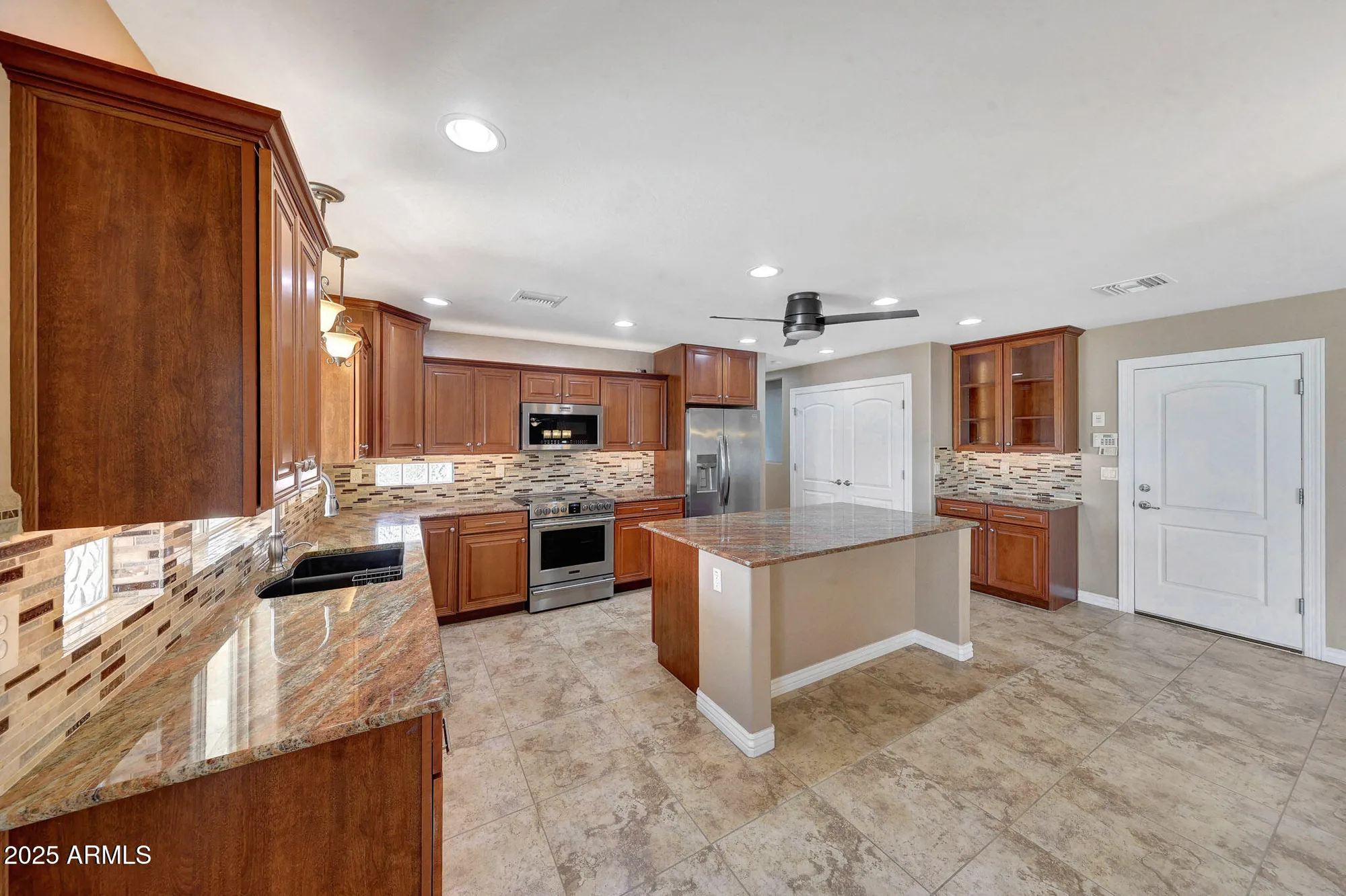 Property Slideshow image 33 of 73 | 19835 n 100th dr, Sun City, AZ, 85373