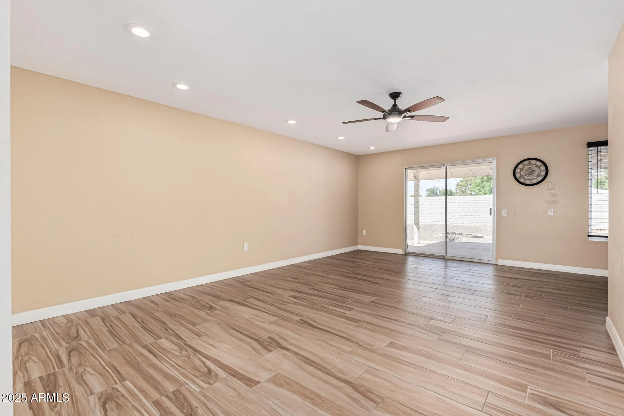 Property Slideshow image 14 of 48 | 9870 w comstock ct, Sun City, AZ, 85373
