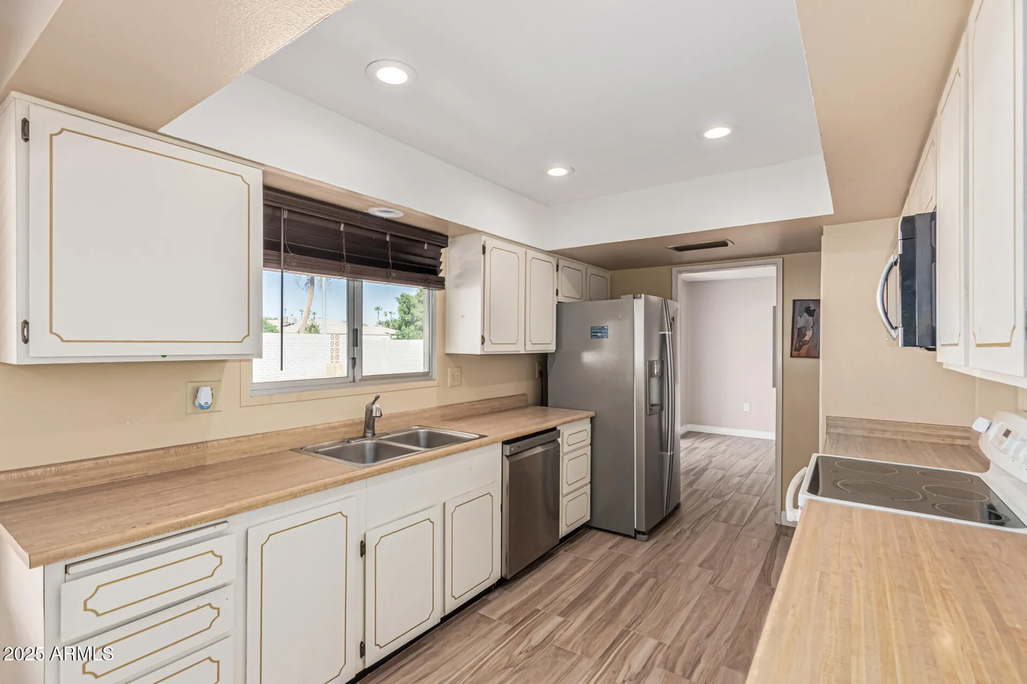 Property Slideshow image 19 of 48 | 9870 w comstock ct, Sun City, AZ, 85373