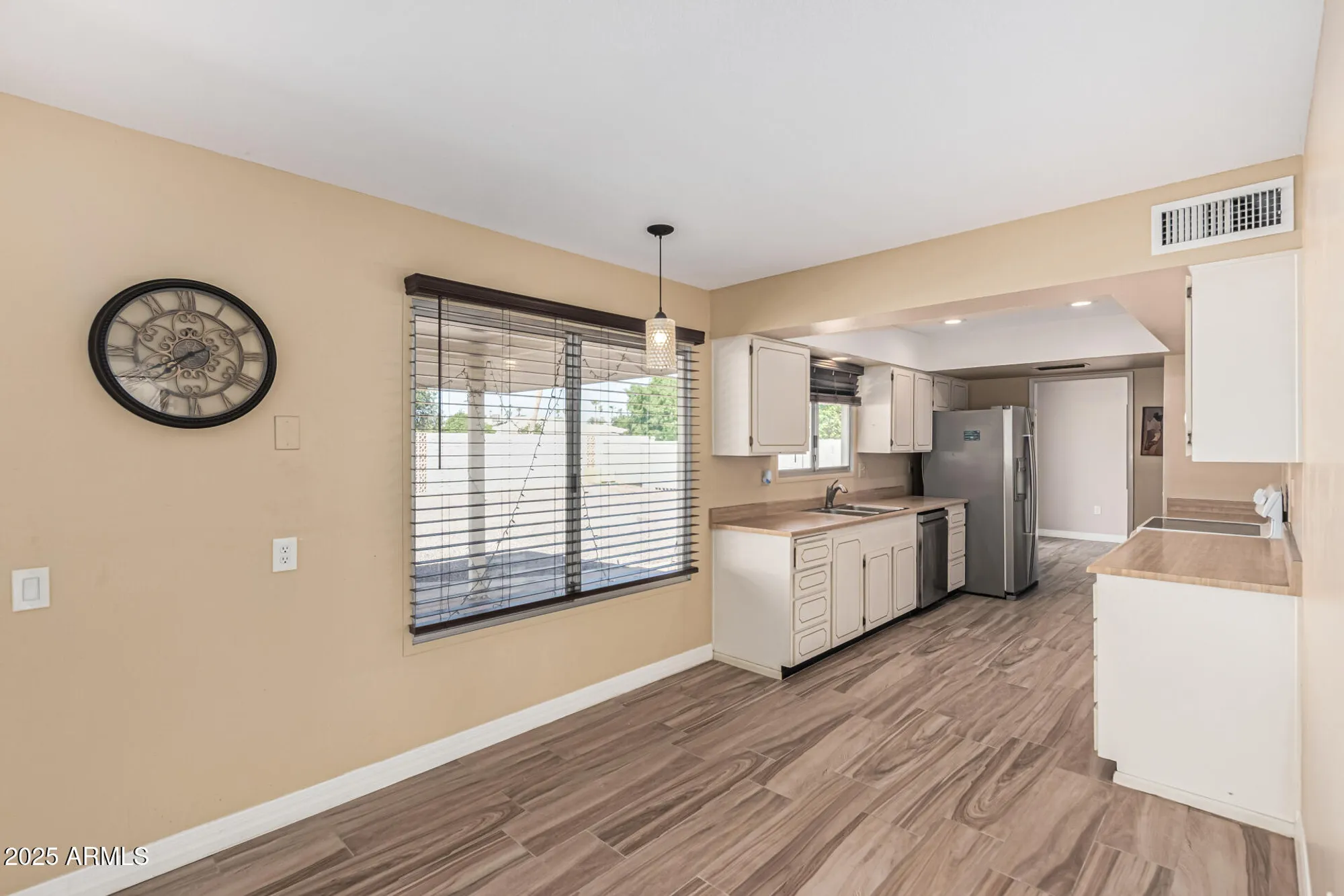 Property Slideshow image 17 of 48 | 9870 w comstock ct, Sun City, AZ, 85373