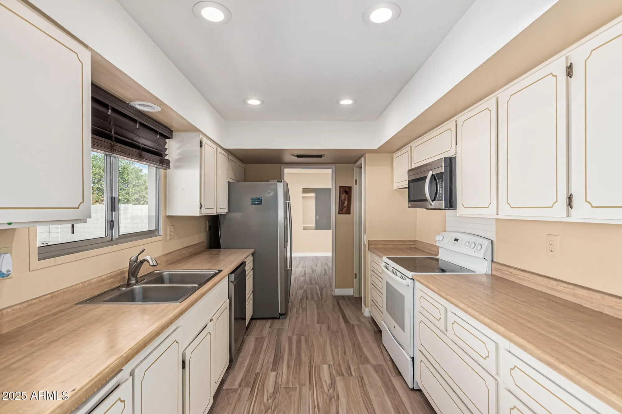 Property Slideshow image 20 of 48 | 9870 w comstock ct, Sun City, AZ, 85373