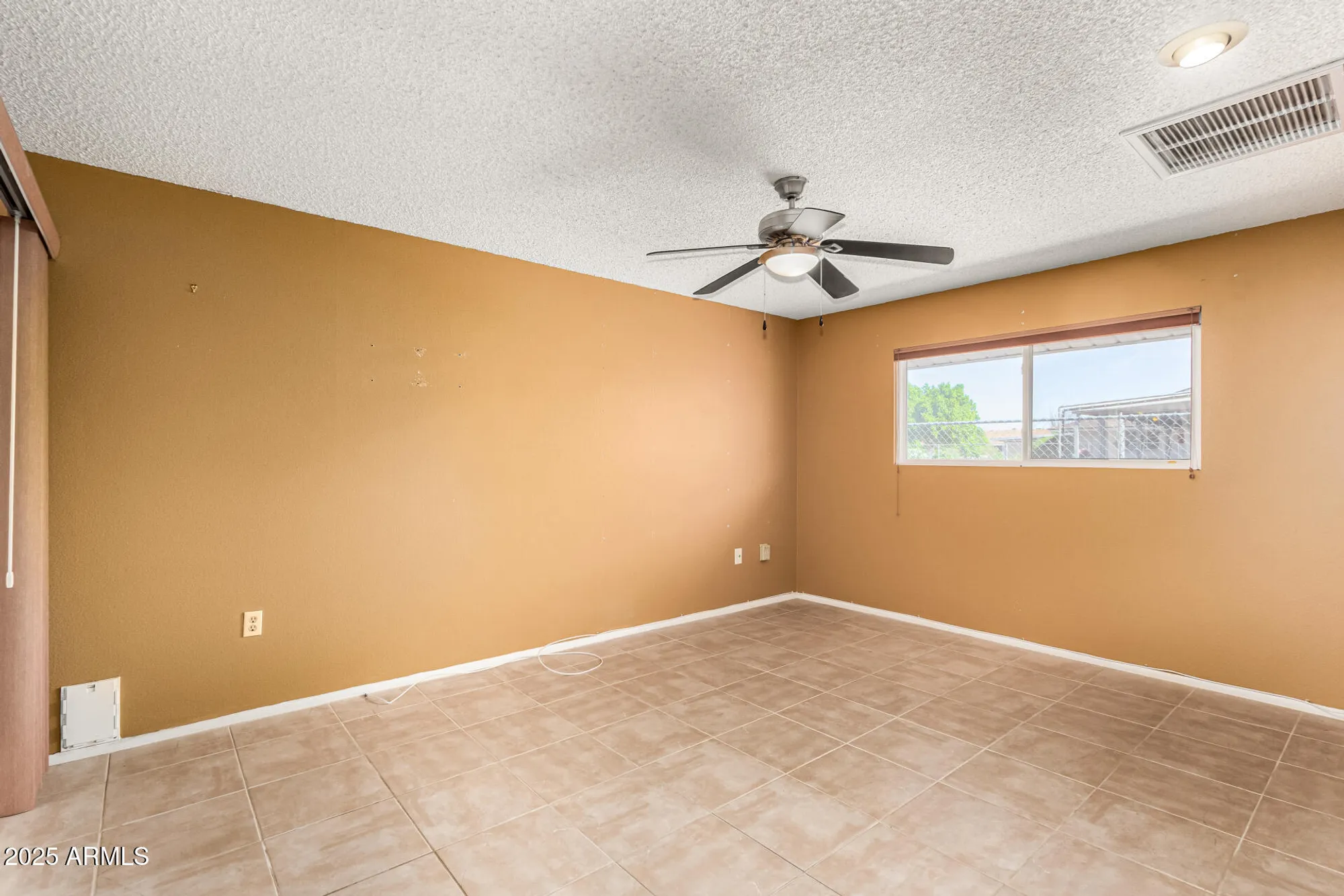 Property Slideshow image 16 of 35 | 15608 n 105th dr, Sun City, AZ, 85351