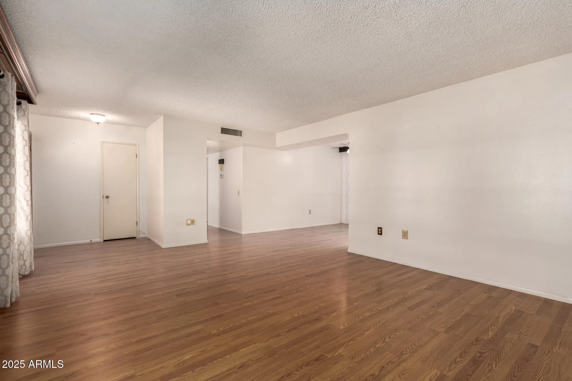 Property Slideshow image 8 of 33 | 11005 w campana dr, Sun City, AZ, 85351