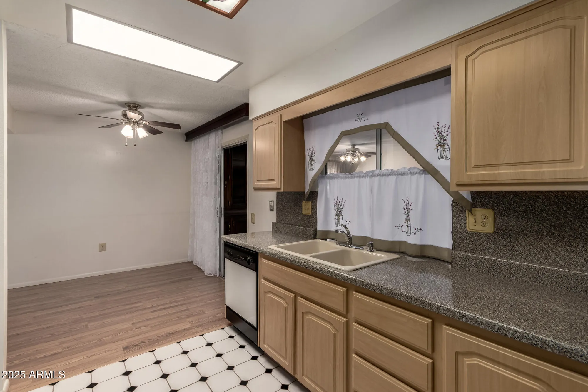 Property Slideshow image 14 of 33 | 11005 w campana dr, Sun City, AZ, 85351