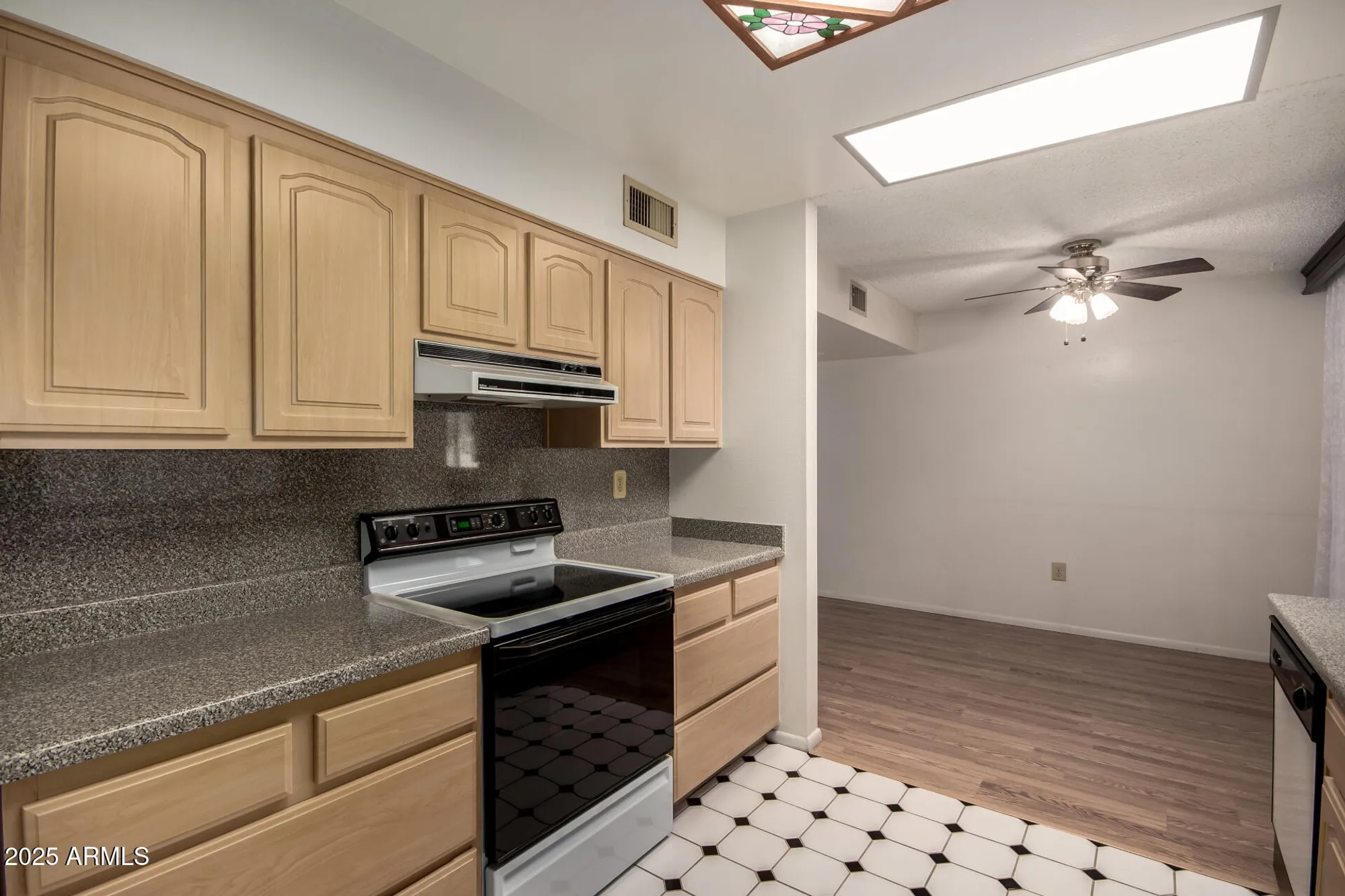 Property Slideshow image 13 of 33 | 11005 w campana dr, Sun City, AZ, 85351