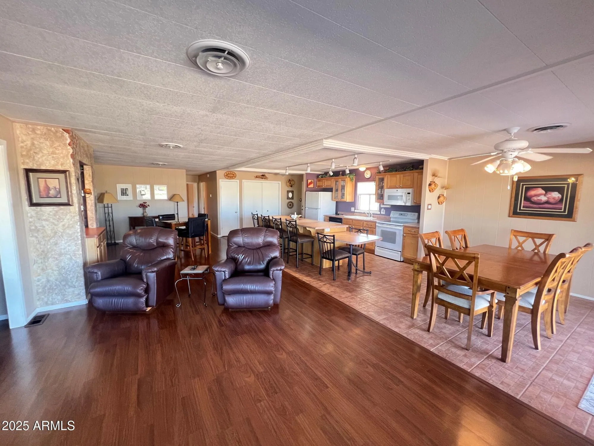 Property Slideshow image 8 of 27 | 2129 n rosburg dr, Mesa, AZ, 85215