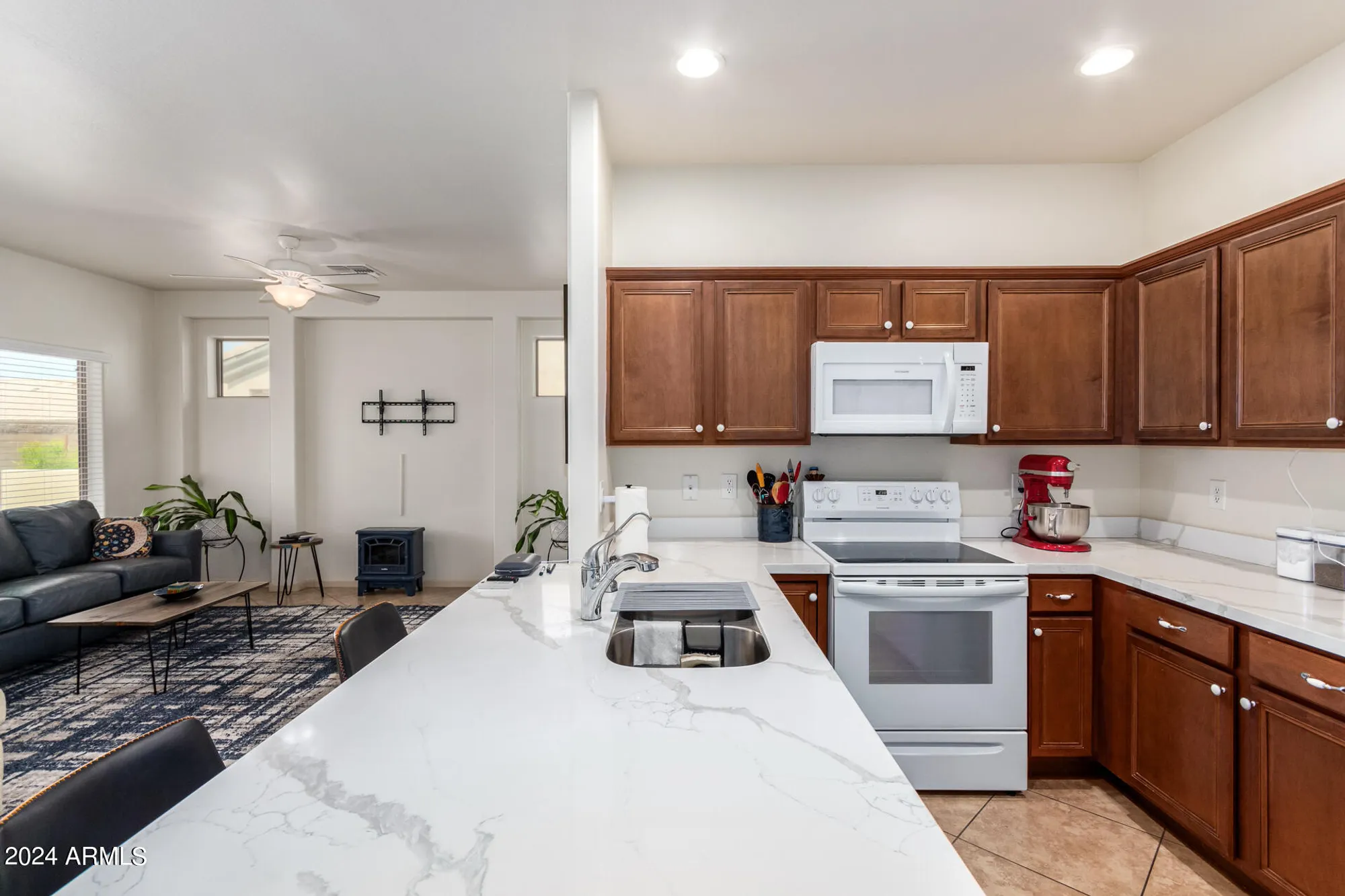 Property Slideshow image 11 of 28 | 1560 e melrose dr, Casa Grande, AZ, 85122