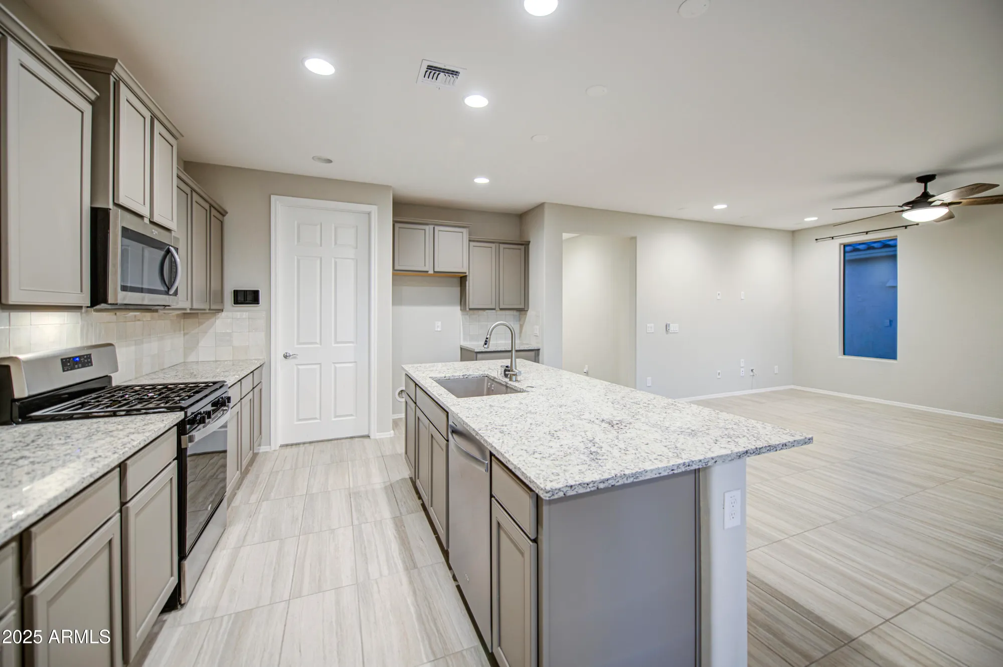 Property Slideshow image 8 of 37 | 21290 n 270th ave, Buckeye, AZ, 85396