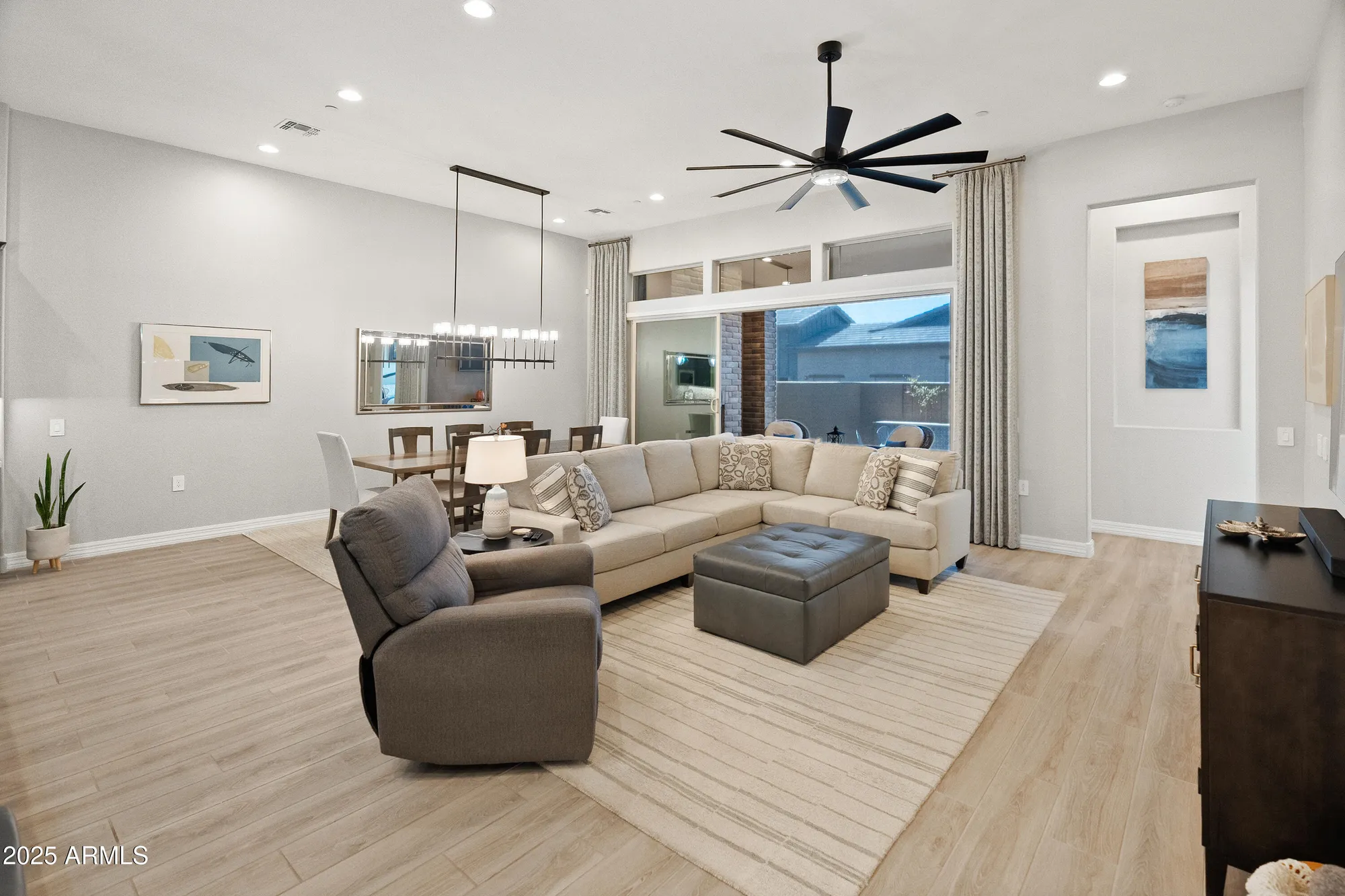 Property Slideshow image 7 of 26 | 32746 n 73rd way, Scottsdale, AZ, 85266