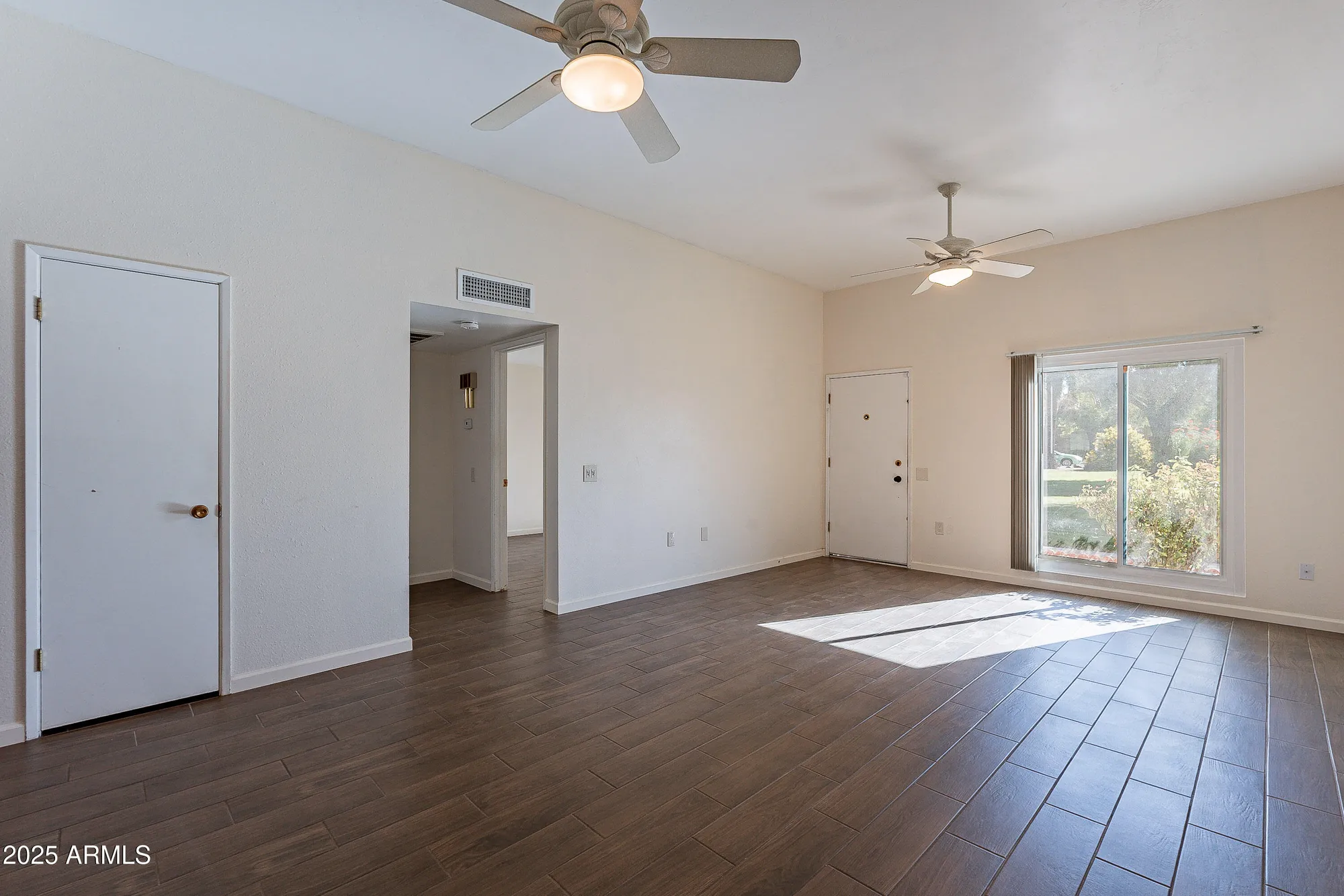 Property Slideshow image 4 of 22 | 14226 n newcastle dr, Sun City, AZ, 85351