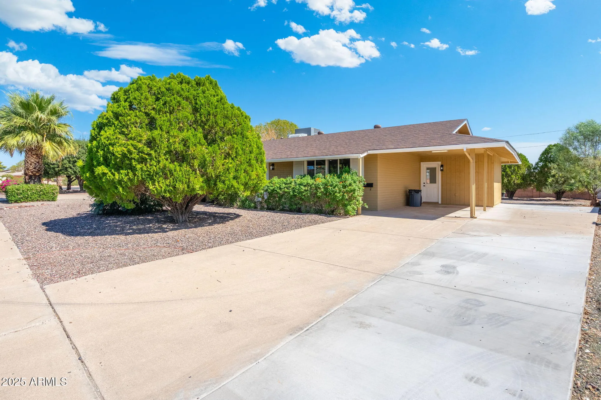 Property Slideshow image 1 of 32 | 10351 w pinehurst dr, Sun City, AZ, 85351
