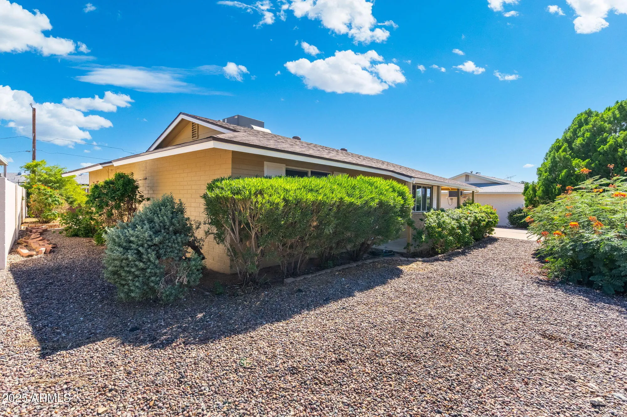 Property Slideshow image 3 of 32 | 10351 w pinehurst dr, Sun City, AZ, 85351