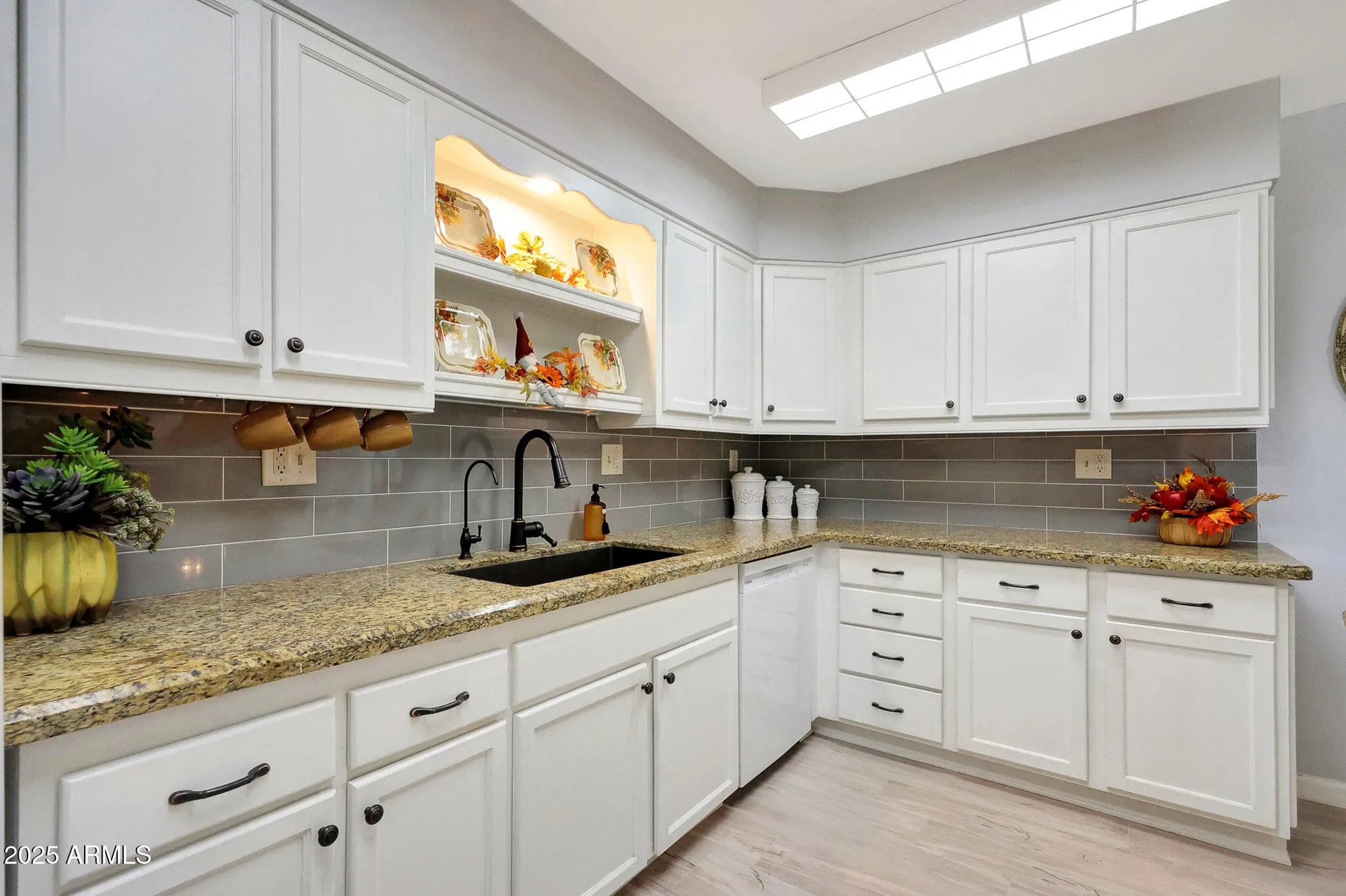 Property Slideshow image 19 of 45 | 10516 w snead dr, Sun City, AZ, 85351