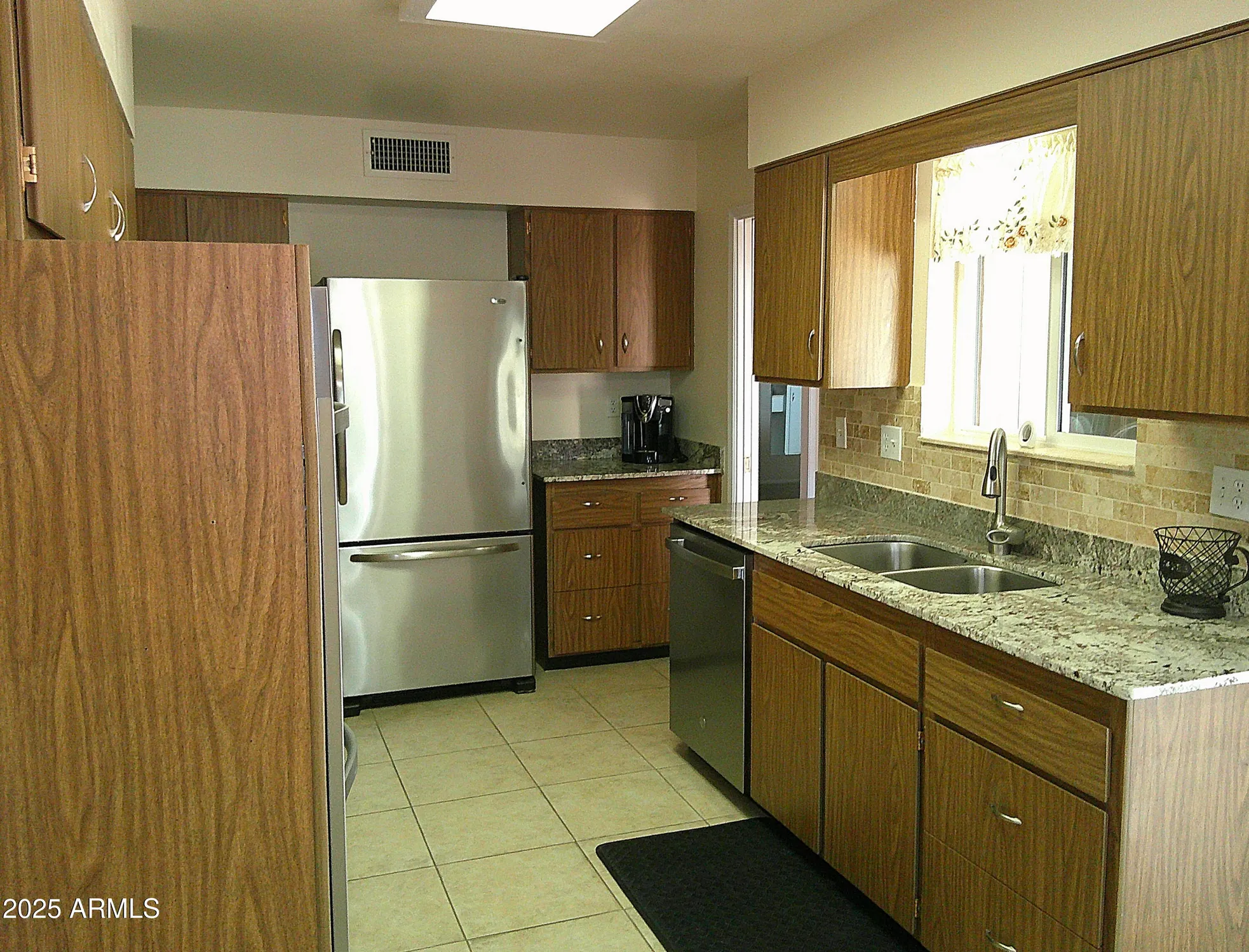 Property Slideshow image 16 of 84 | 10731 w mission ln, Sun City, AZ, 85351