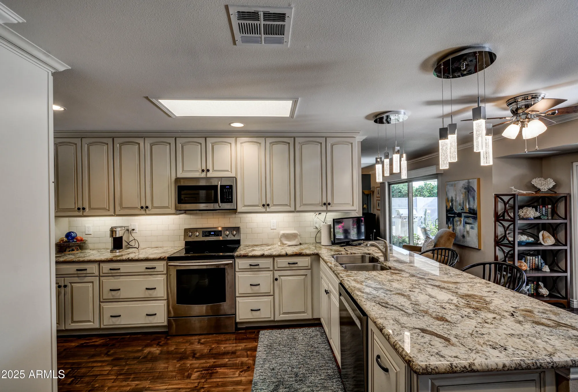 Property Slideshow image 12 of 28 | 20037 n welk dr, Sun City, AZ, 85373