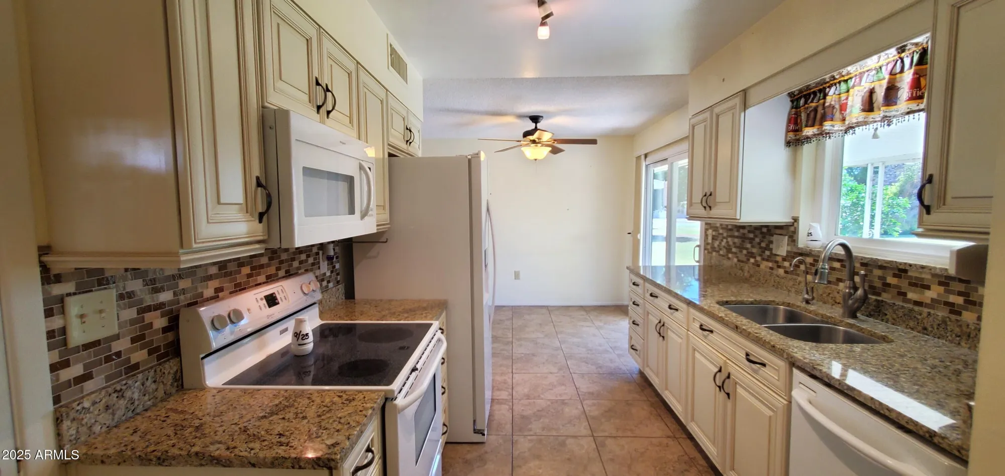 Property Slideshow image 7 of 24 | 13606 n redwood dr, Sun City, AZ, 85351