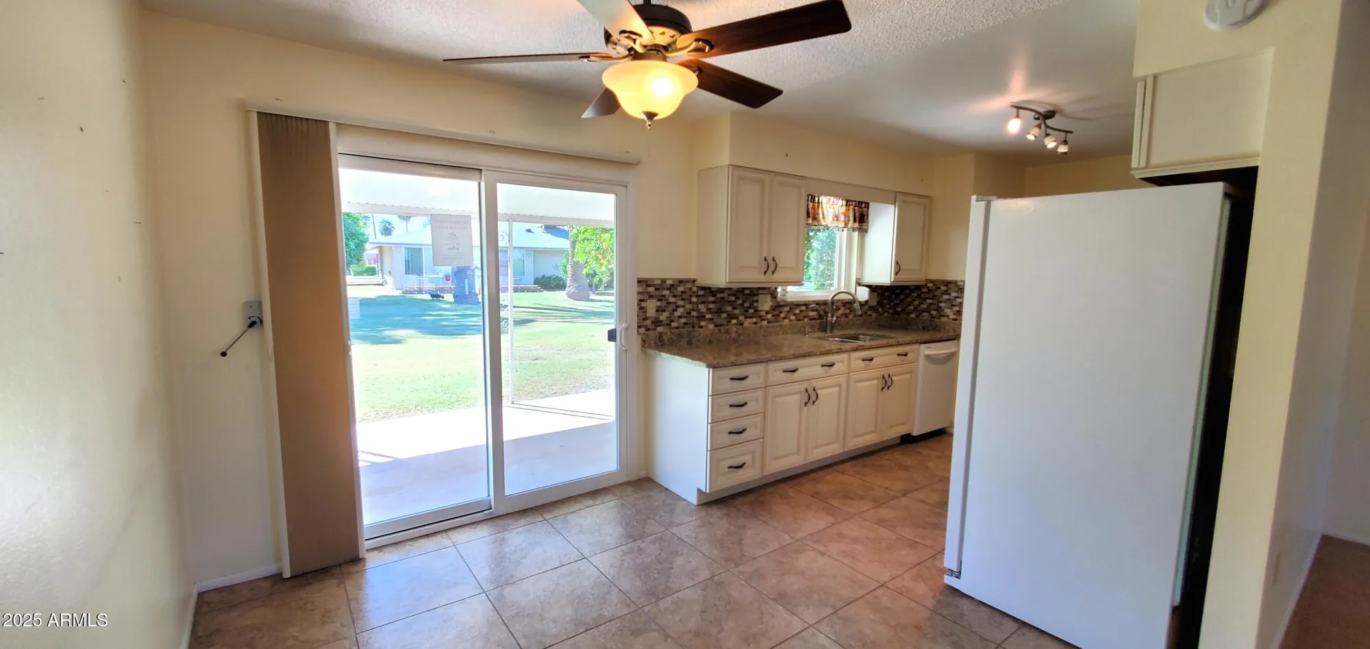 Property Slideshow image 14 of 24 | 13606 n redwood dr, Sun City, AZ, 85351