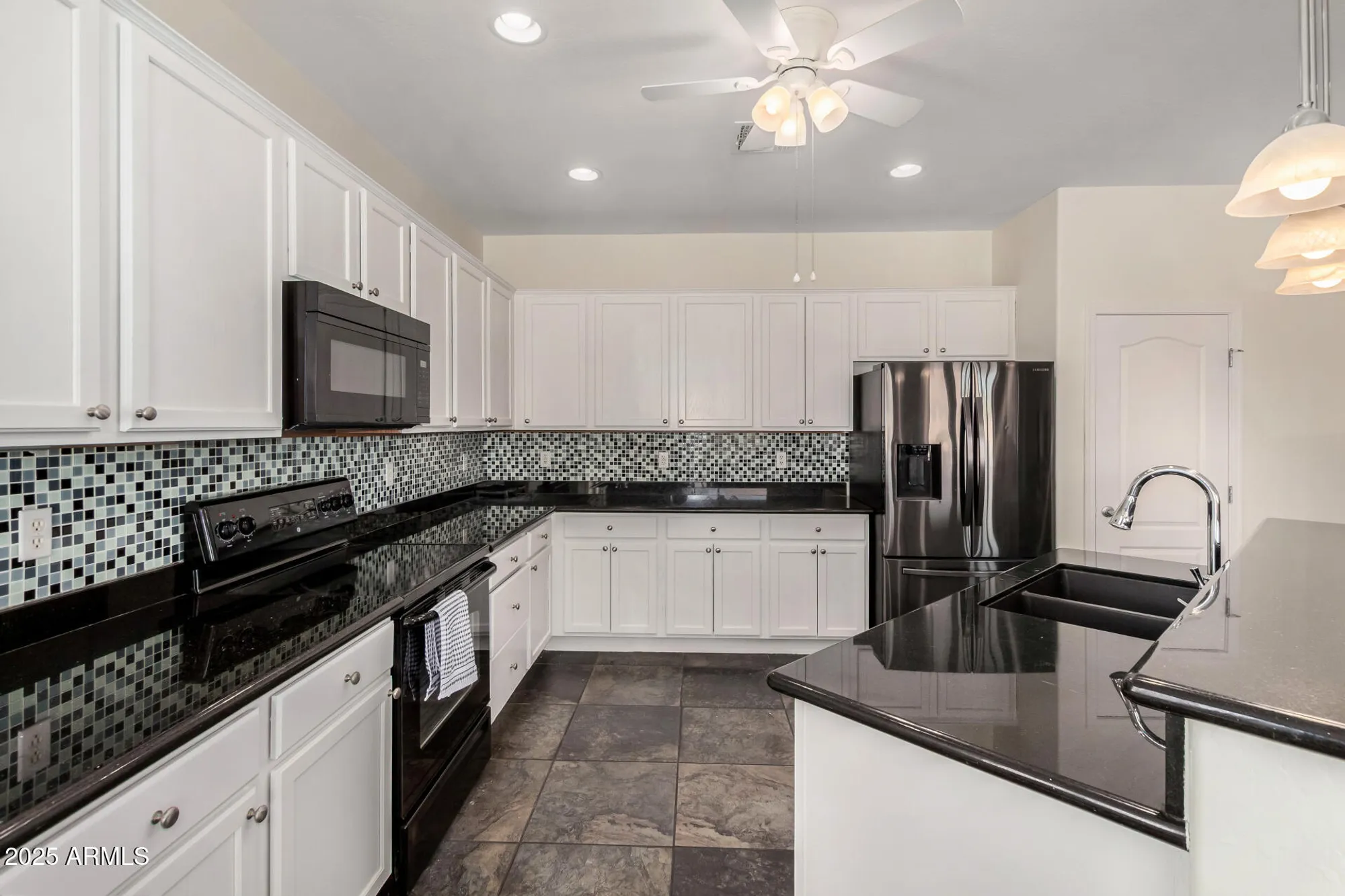 Property Slideshow image 12 of 50 | 5044 w buckskin dr, Eloy, AZ, 85131