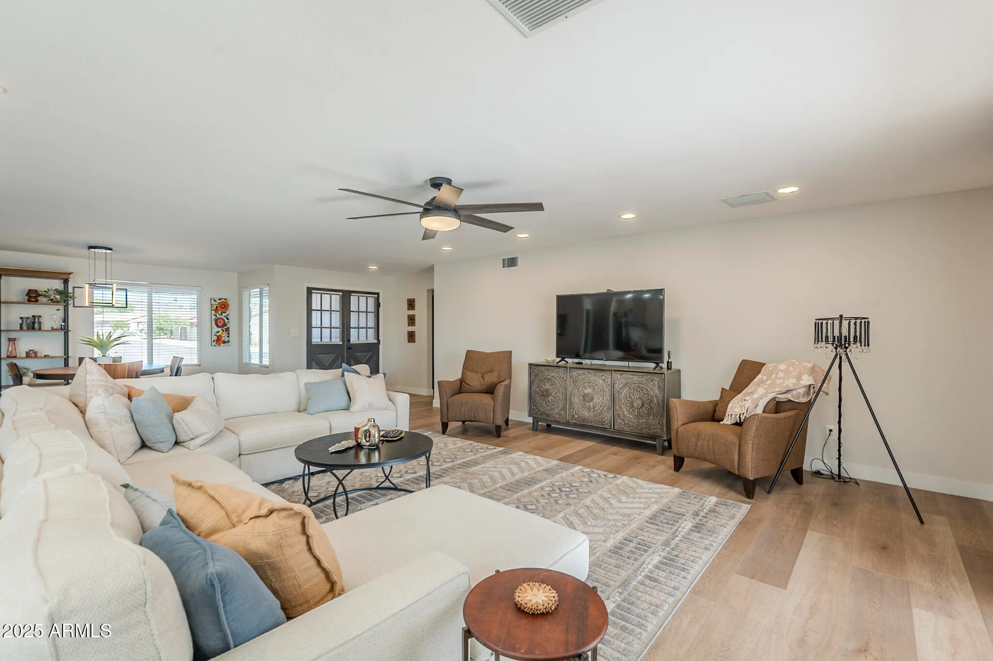 Property Slideshow image 6 of 53 | 11831 s paiute st, Phoenix, AZ, 85044