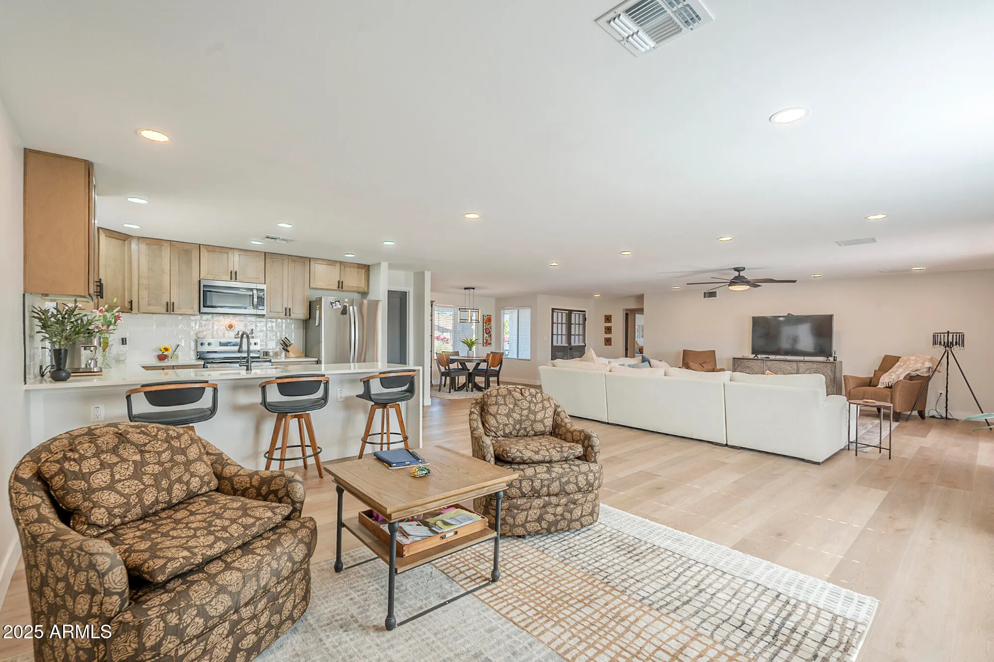 Property Slideshow image 15 of 53 | 11831 s paiute st, Phoenix, AZ, 85044