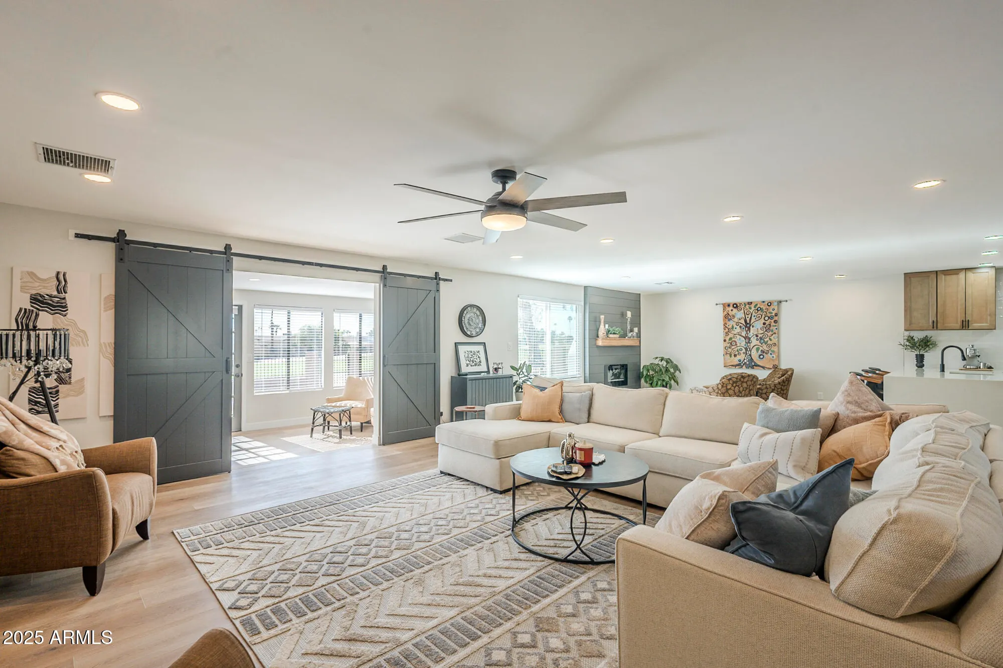 Property Slideshow image 7 of 53 | 11831 s paiute st, Phoenix, AZ, 85044