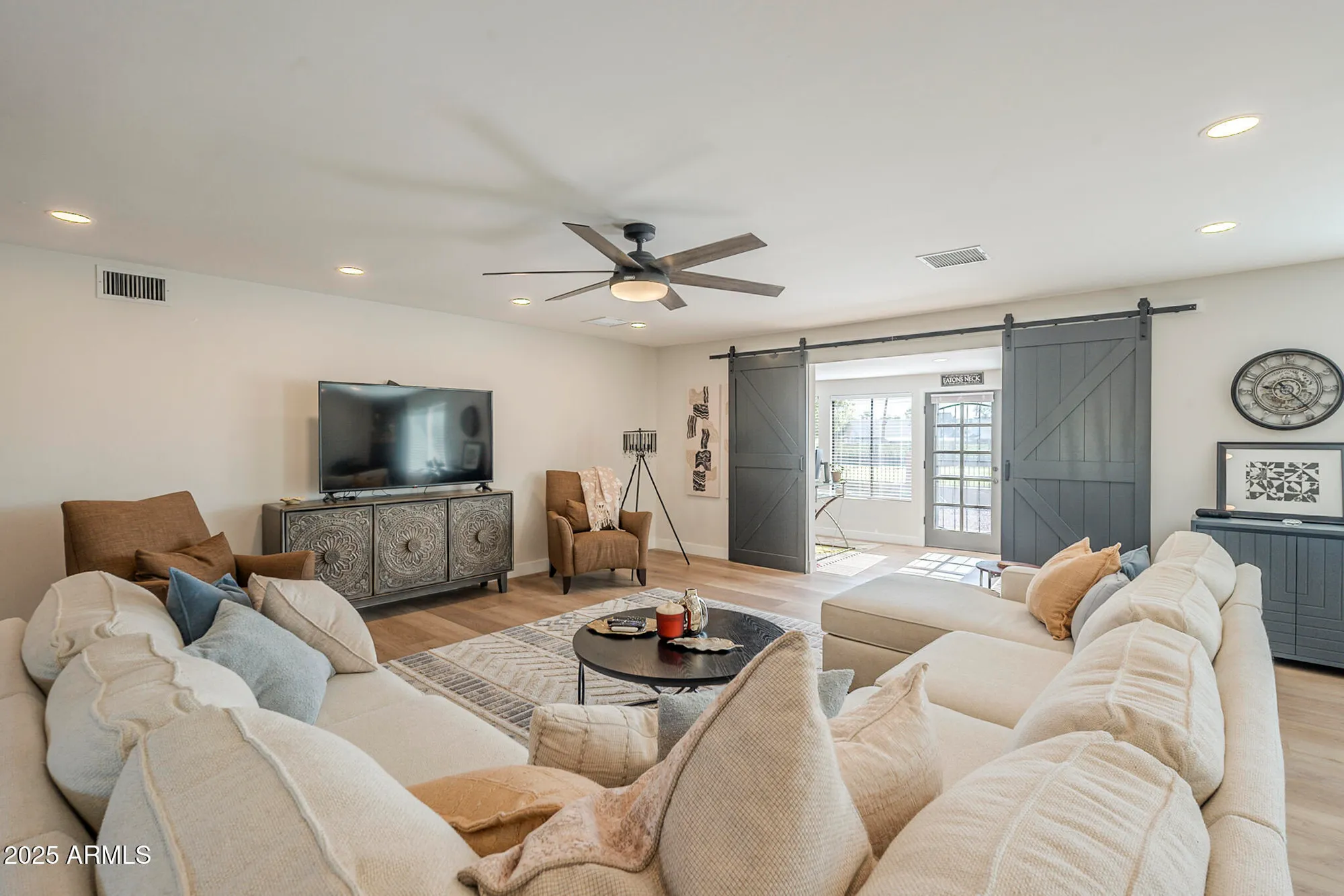 Property Slideshow image 8 of 53 | 11831 s paiute st, Phoenix, AZ, 85044