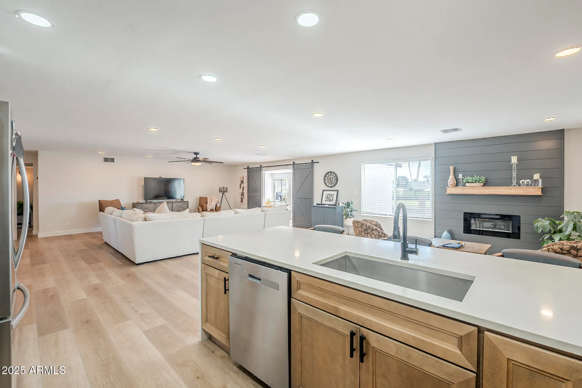 Property Slideshow image 10 of 53 | 11831 s paiute st, Phoenix, AZ, 85044